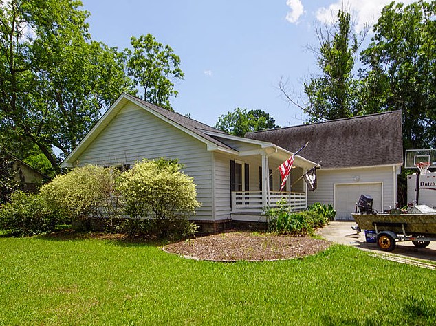 1633 Longview Rd, Mount Pleasant, SC 29464-9738