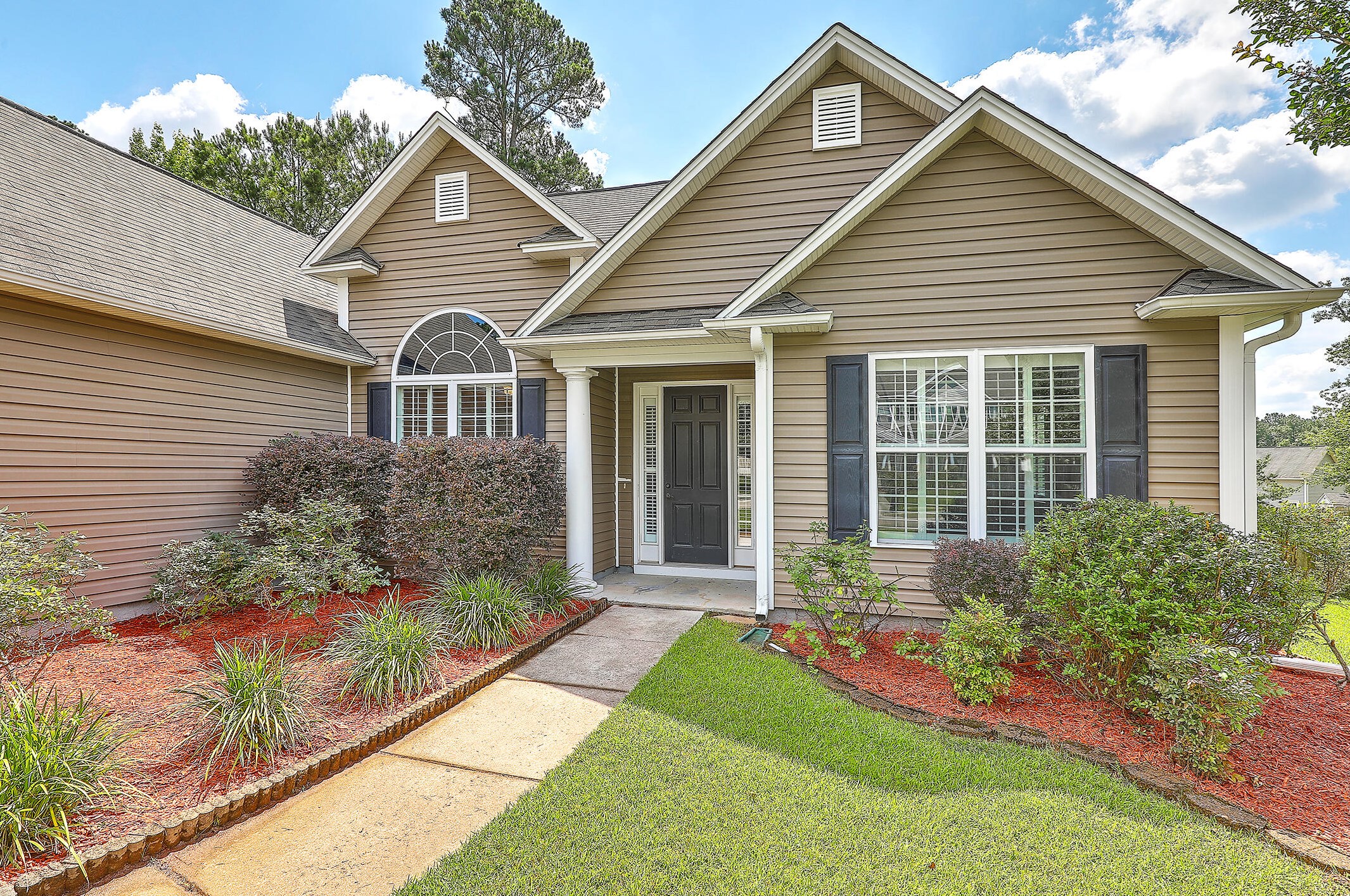 424 Black Horse Rd, Moncks Corner, SC 29461-5275