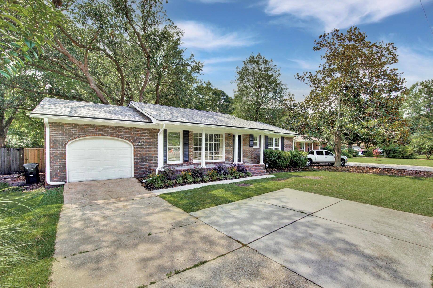 209 Pinewood Dr, Summerville, SC 29483