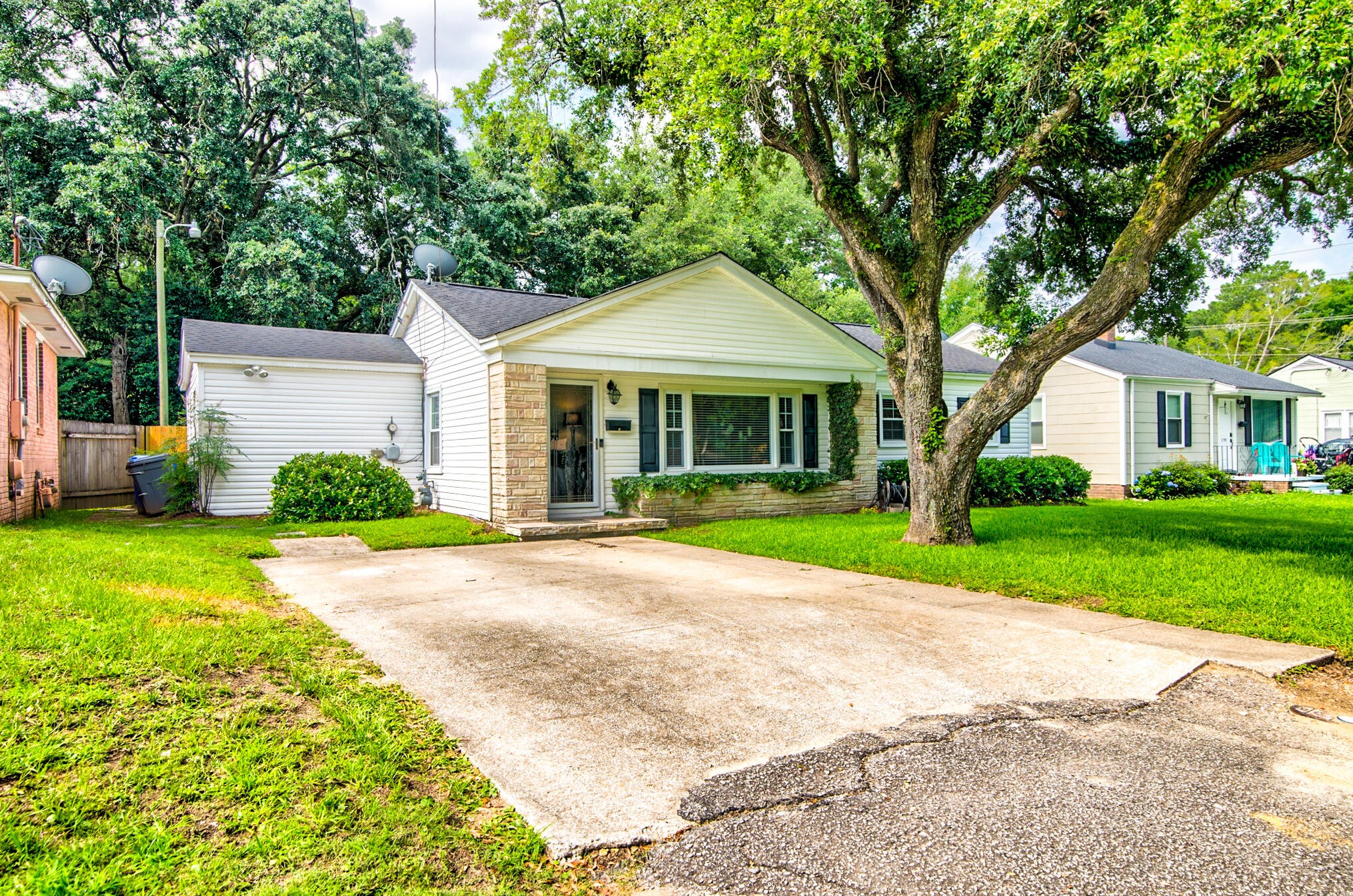 1189 Camden St, Charleston SC 29405-4328 exterior