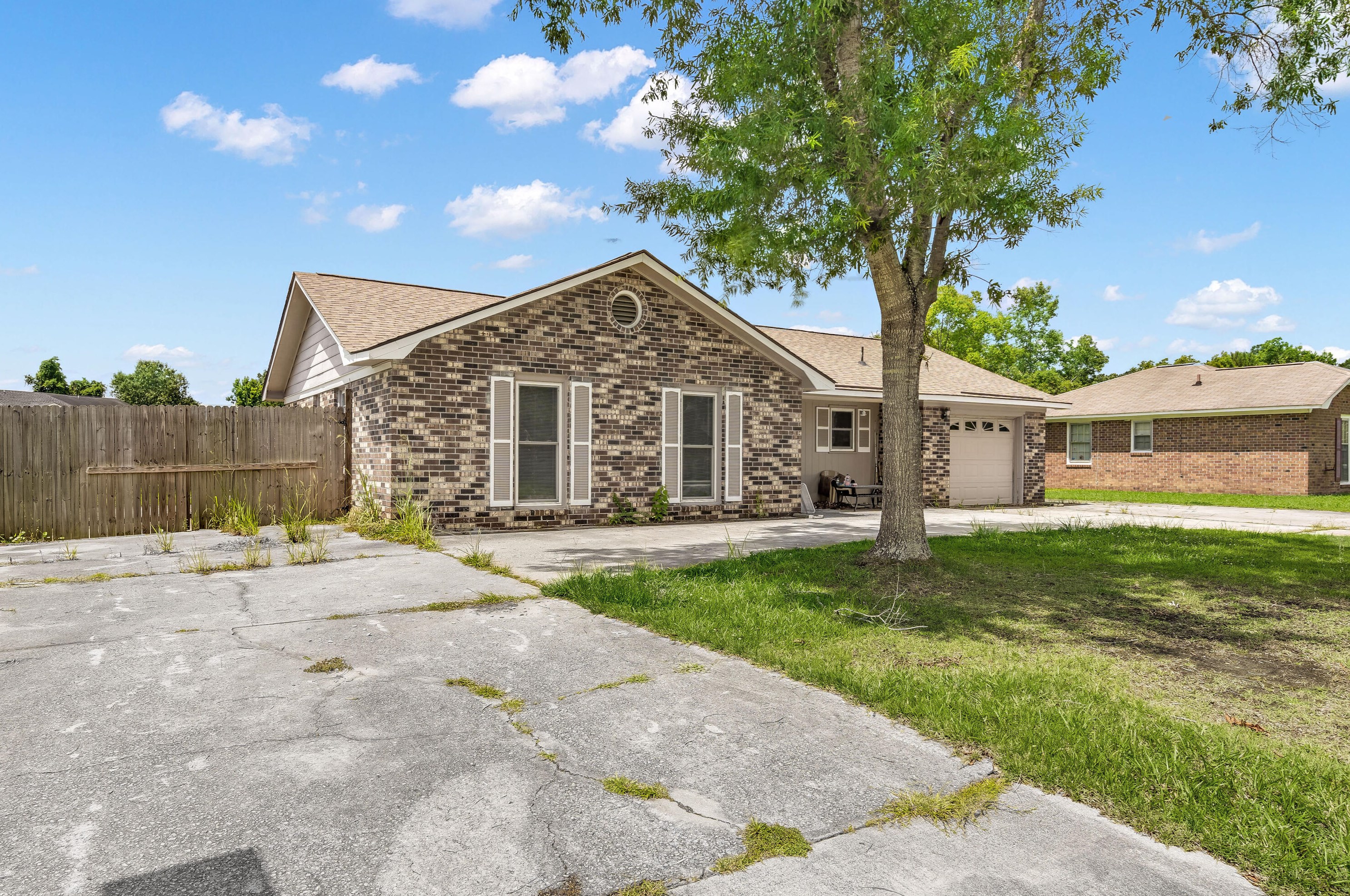 7665 Outlook Dr, Charleston, SC 29418-3239
