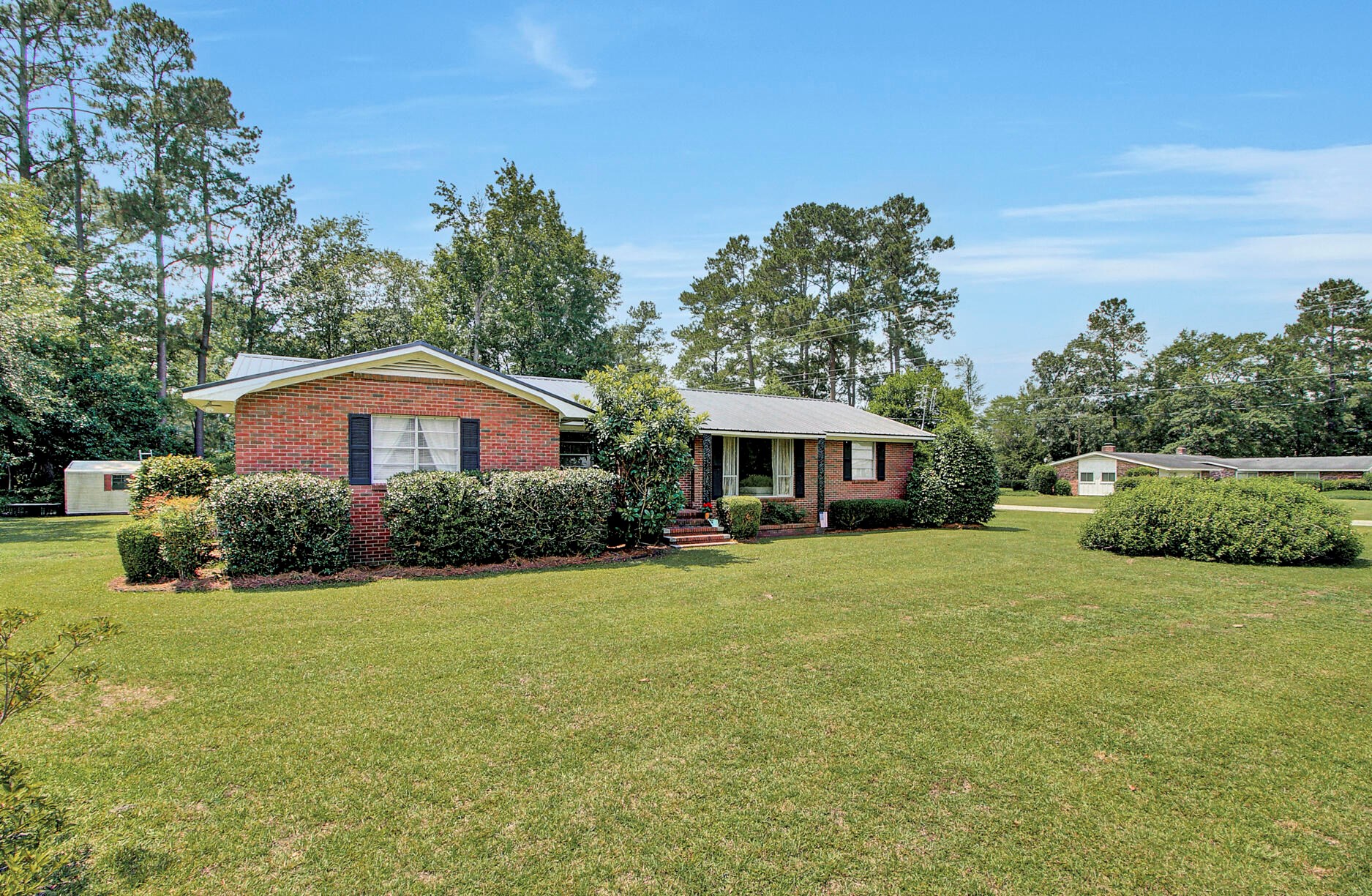 109 Carolina Ave, Saint George, SC 29477-2312
