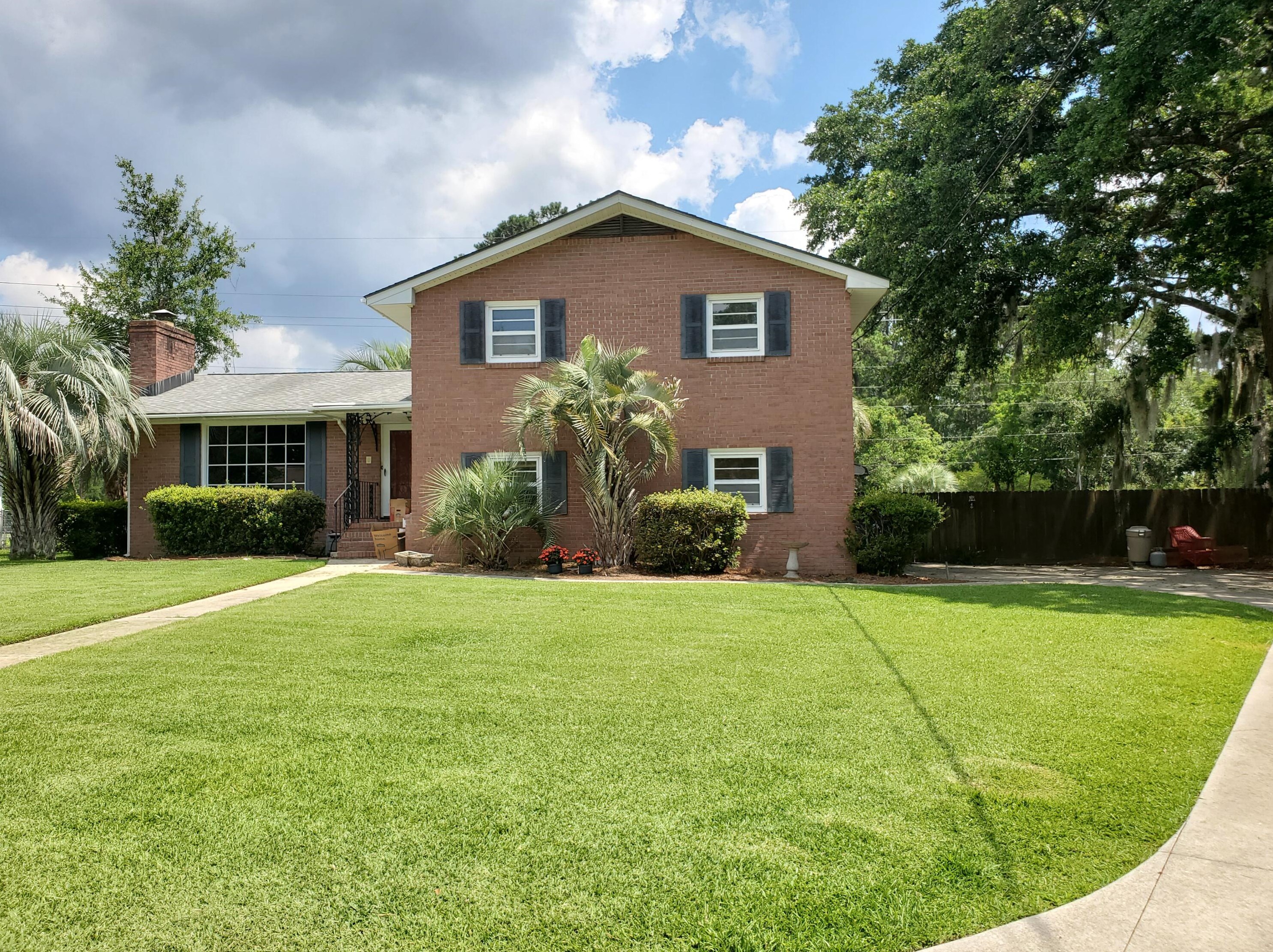 8 Cavalier Ave, Charleston, SC 29407-7702