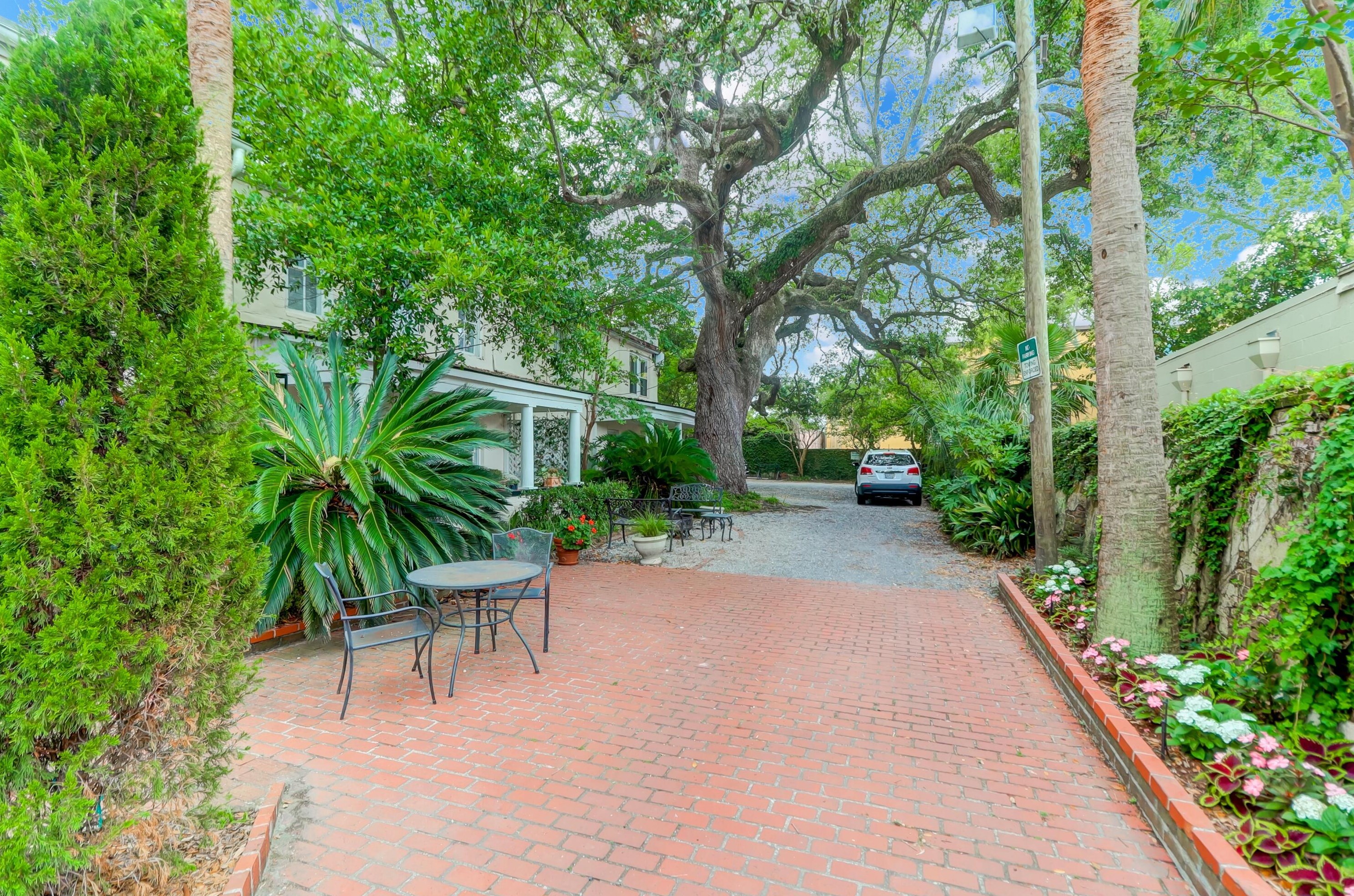 55 Hasell St, Charleston SC  29401-1640 exterior