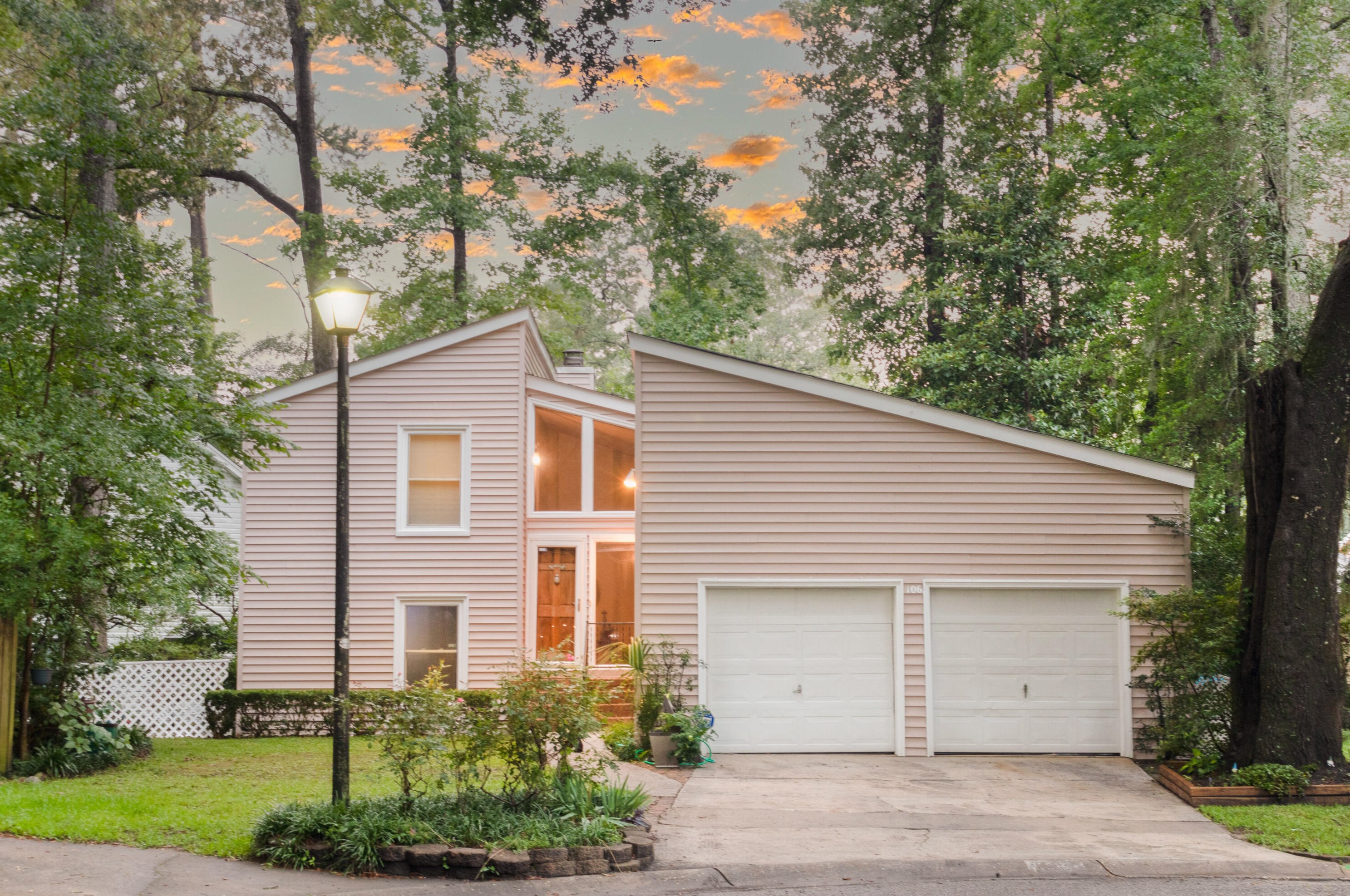 106 Kings Ct, Summerville, SC 29485-8627