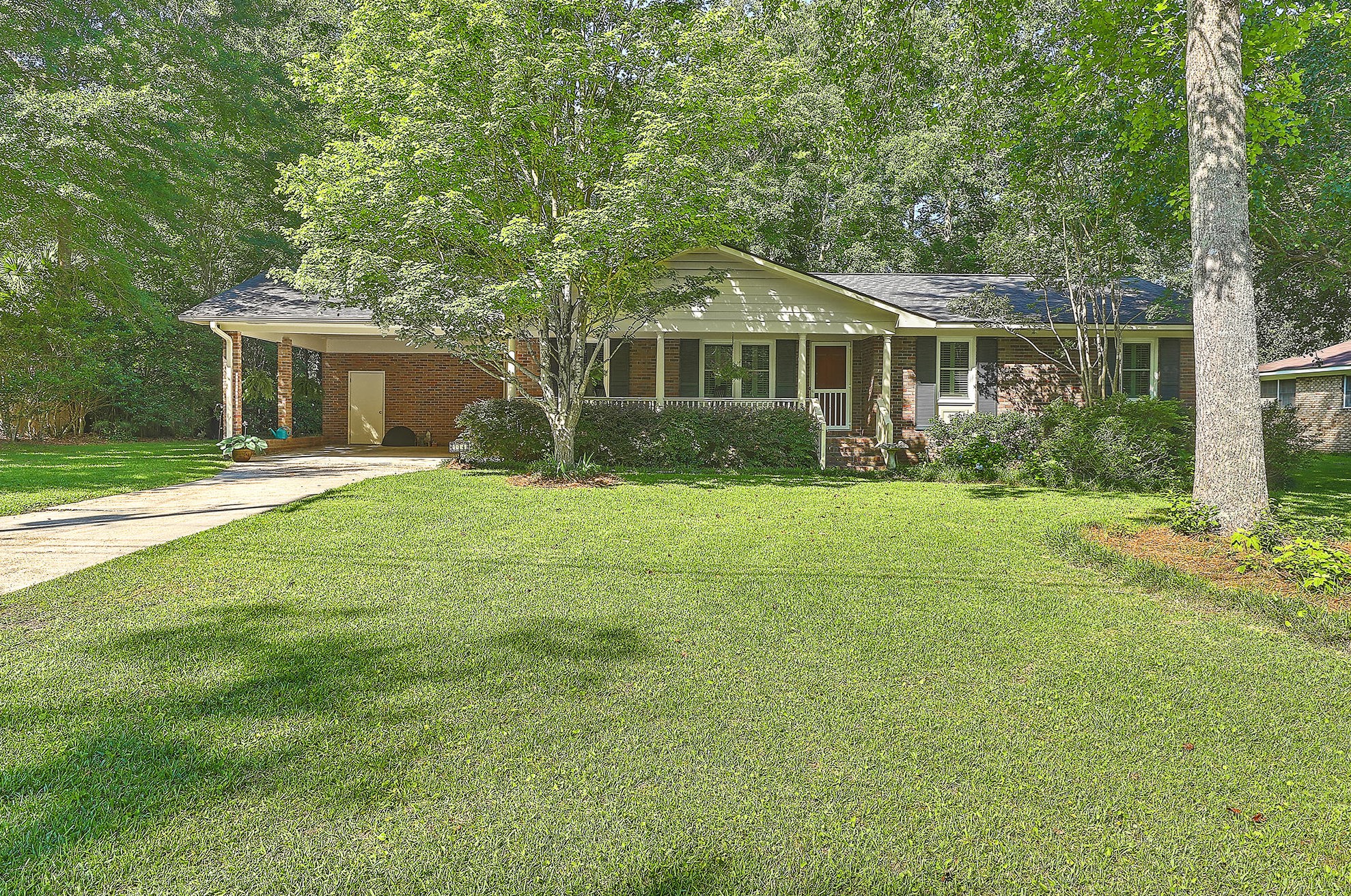 114 Azalea Dr, Summerville, SC 29485-5708