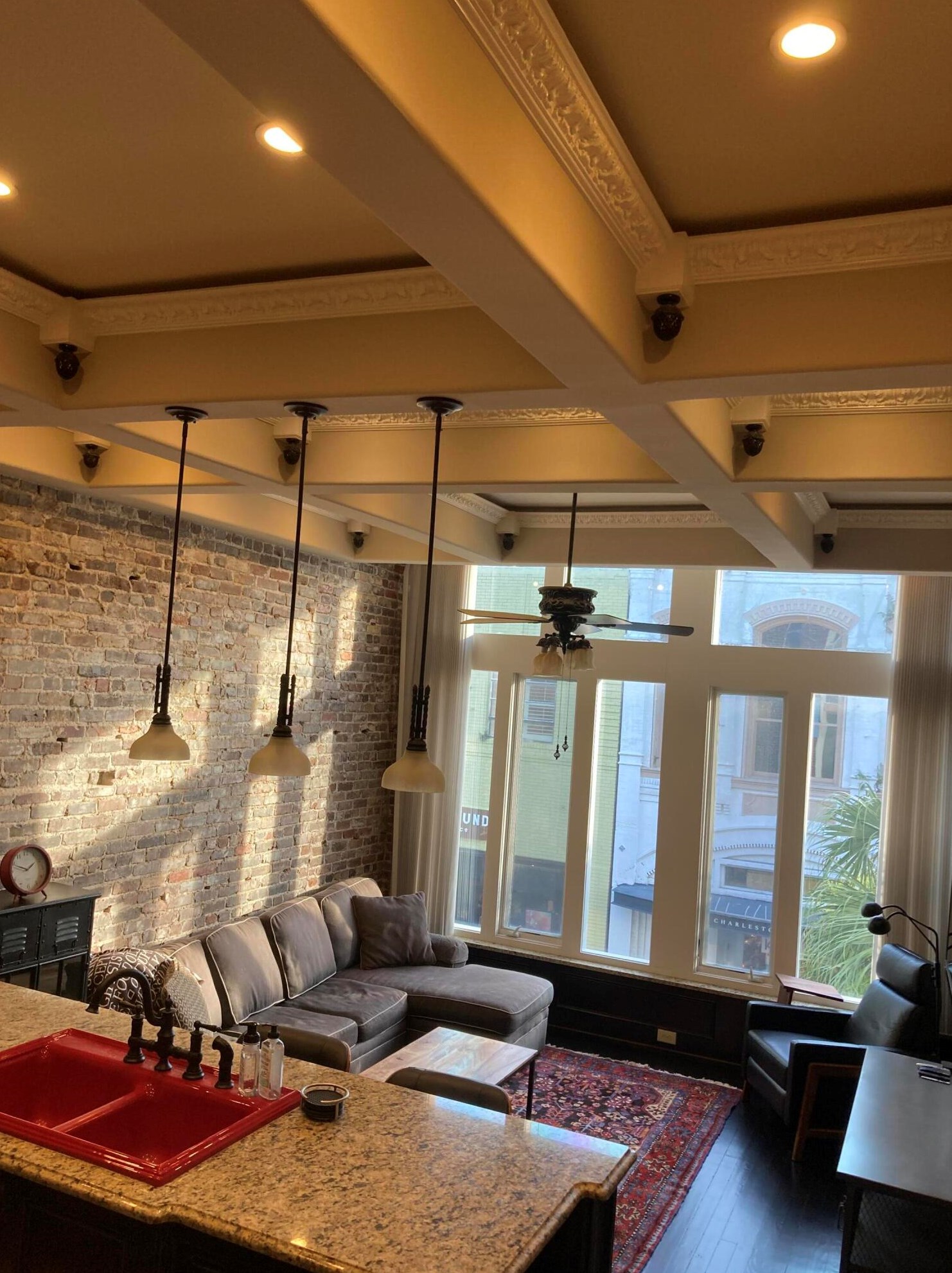 350 King St, Charleston, SC 29401-1440