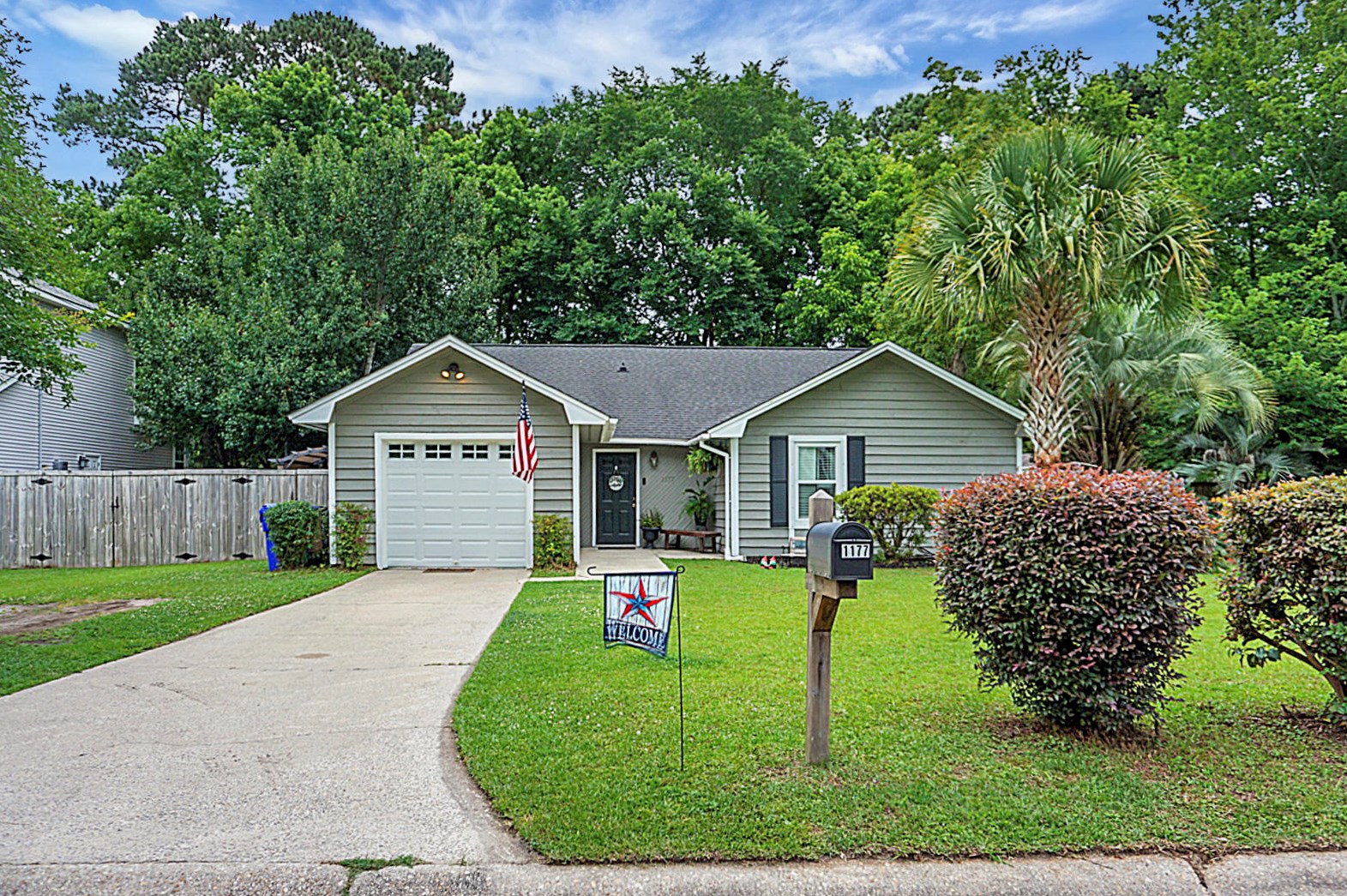 1177 Oakcrest Dr, Charleston, SC 29412-9312