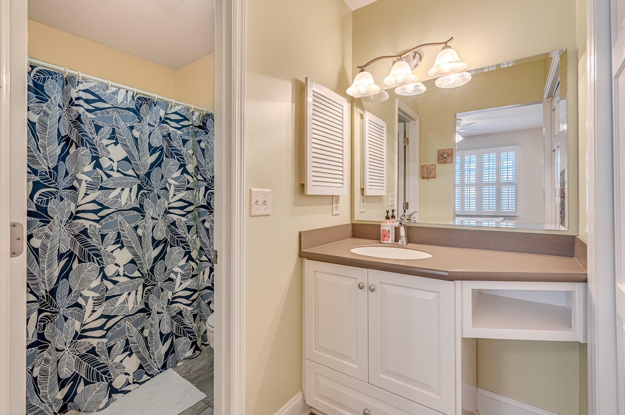 108 Smith St, Charleston SC  29403-6059 exterior