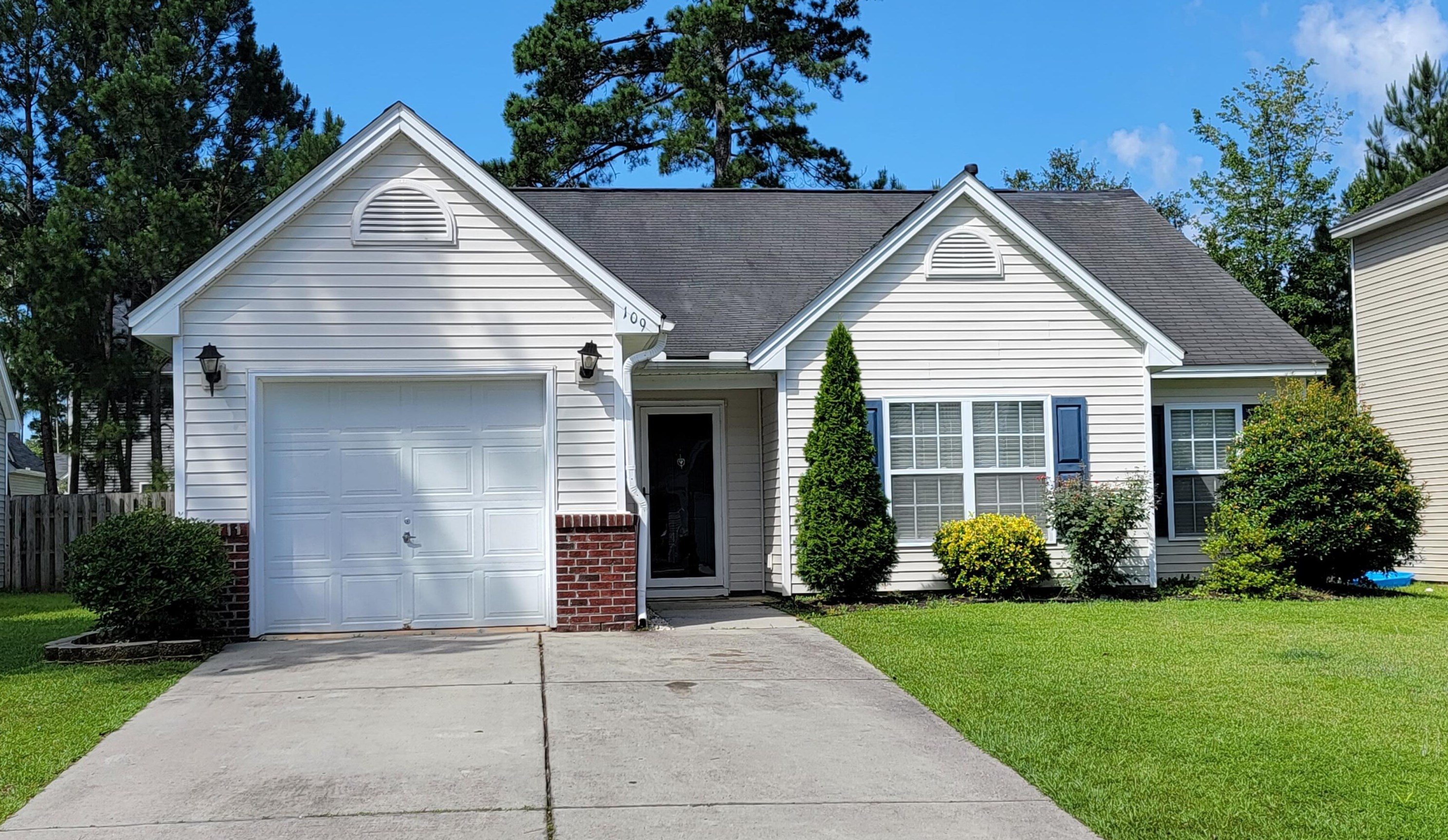 109 Mcgrady Dr, Ladson, SC 29456