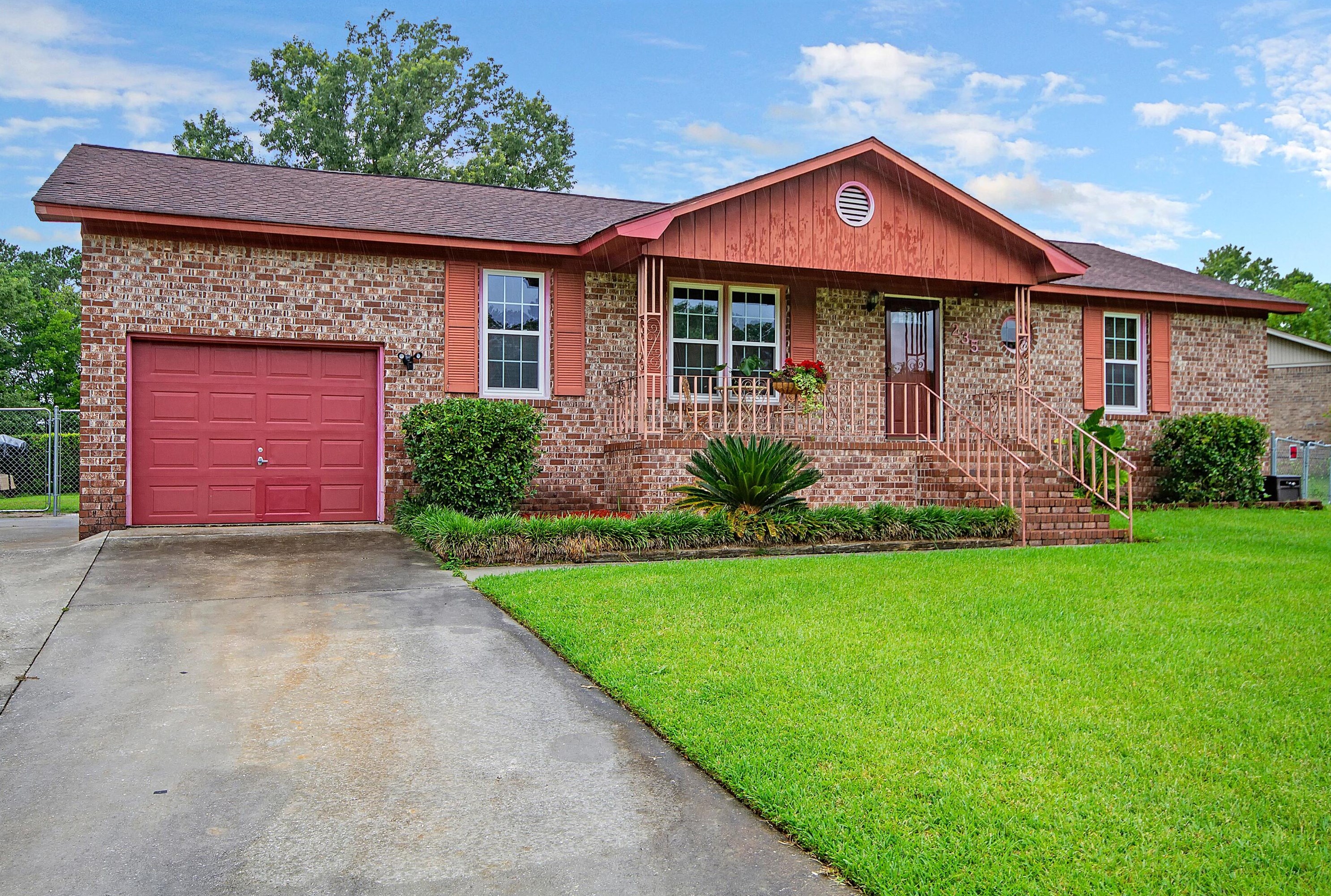 235 Columbia Dr, Ladson, SC 29456