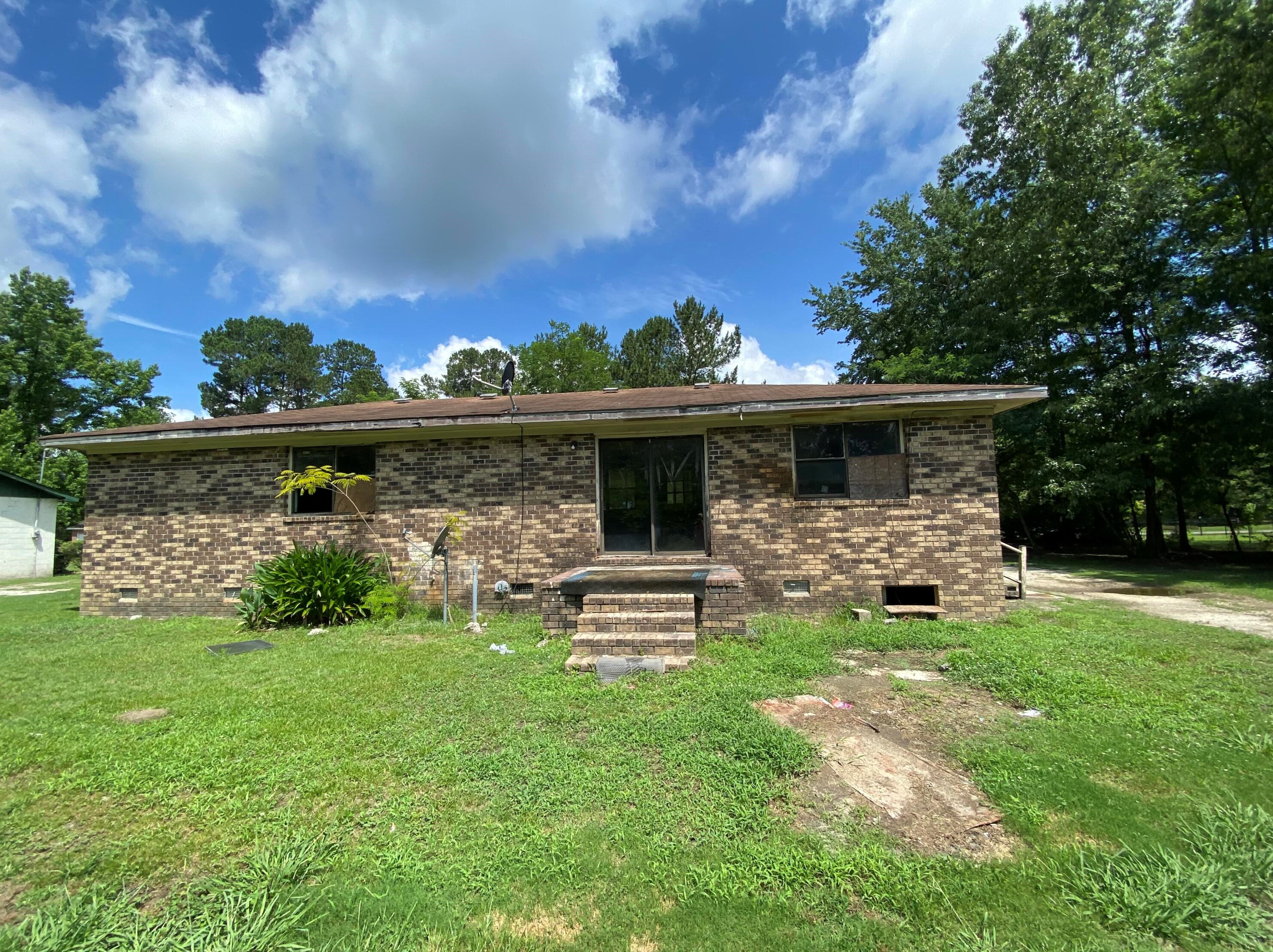 387 Maple Hill Rd, Harleyville, SC 29448