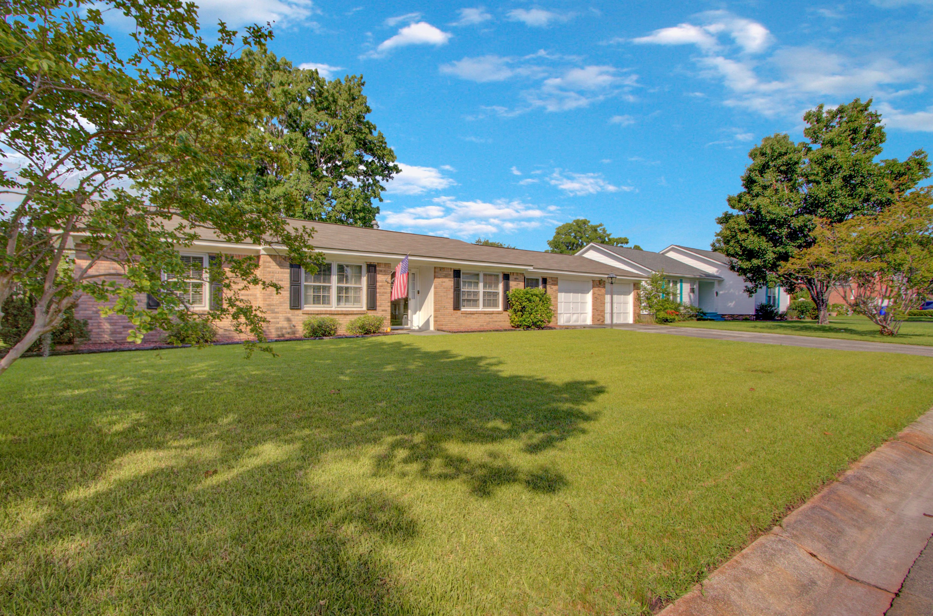 5285 Lela Dr, Charleston, SC 29418-5714