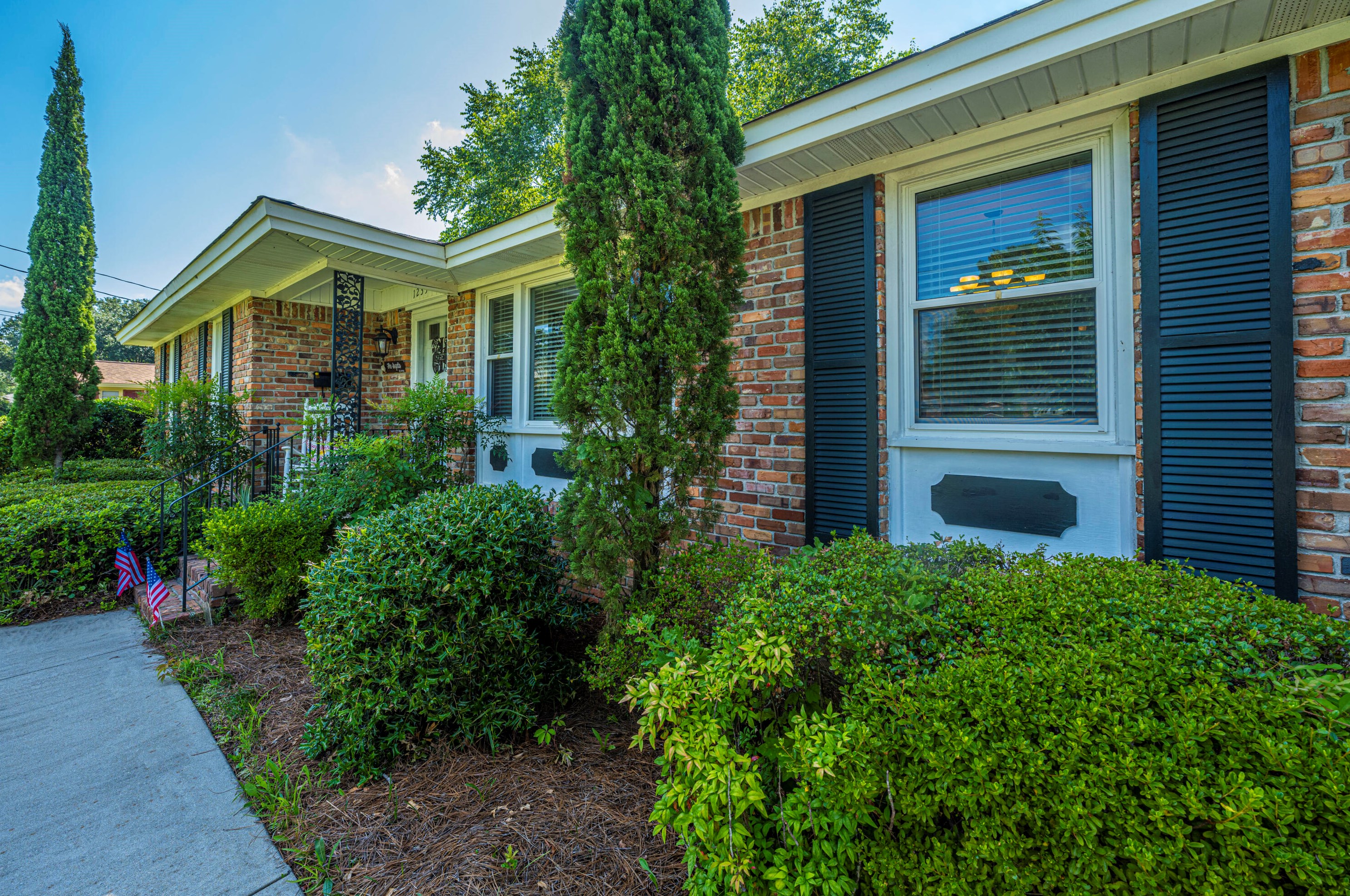 1235 Woodside Dr, Charleston, SC 29410-2330