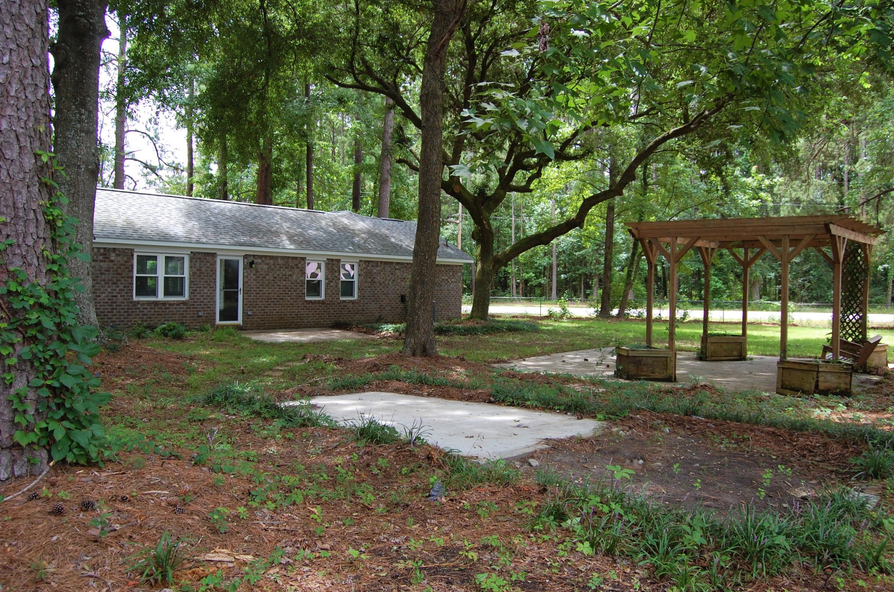 101 Camellia Rd, Charleston SC  29445-3418 exterior