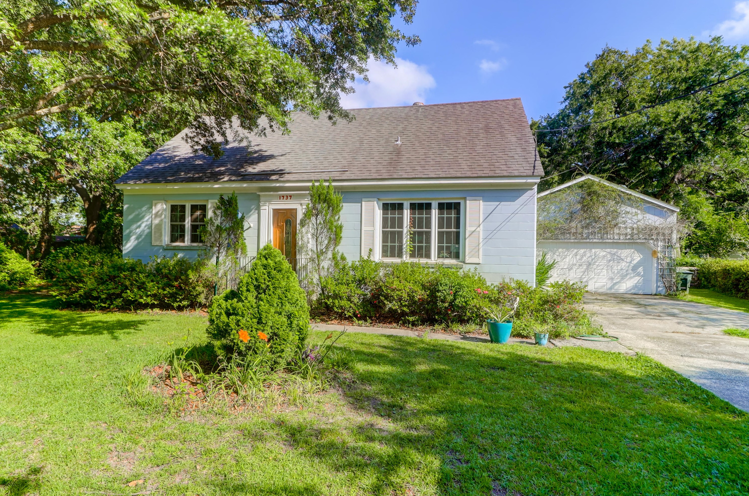 1737 Garden St, Charleston, SC 29407-6910