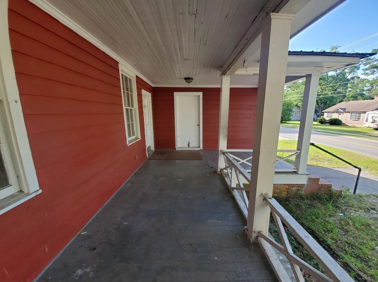 81 W Pine St, Varnville, SC 29944