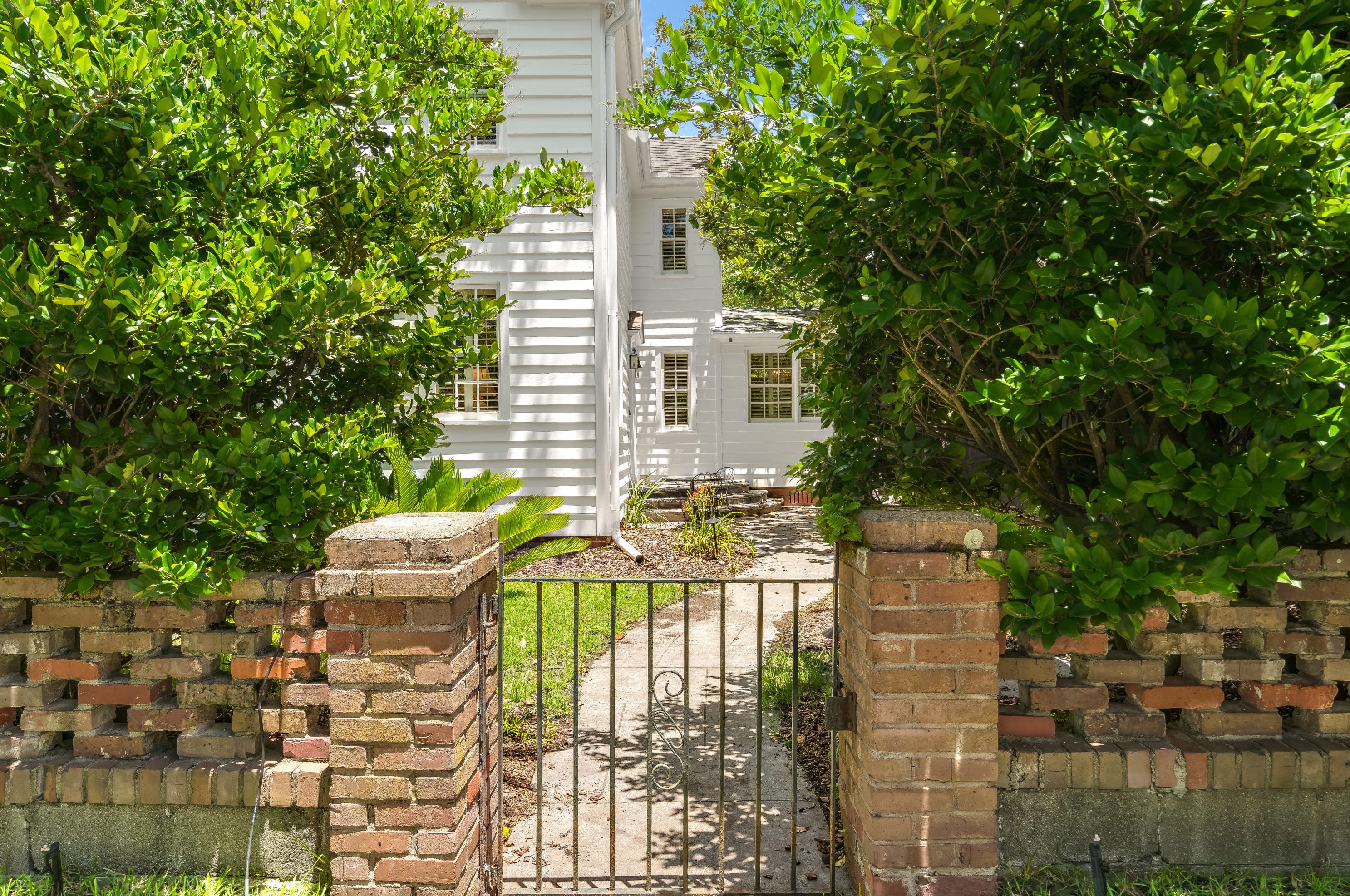 6 Shaftsbury Ln, Charleston, SC 29401-1219