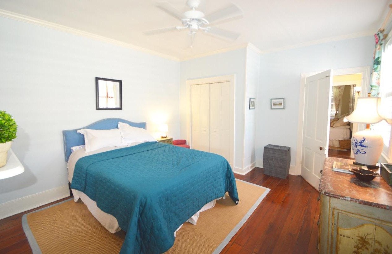 8 Trumbo St, Charleston SC  29401-1915 exterior