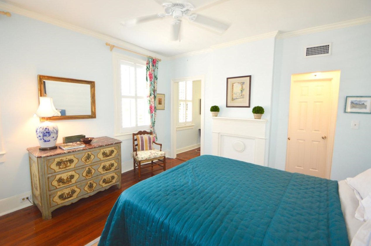 8 Trumbo St, Charleston SC  29401-1915 exterior