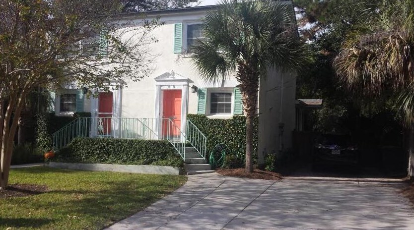 208 Wentworth St, Charleston, SC 29401