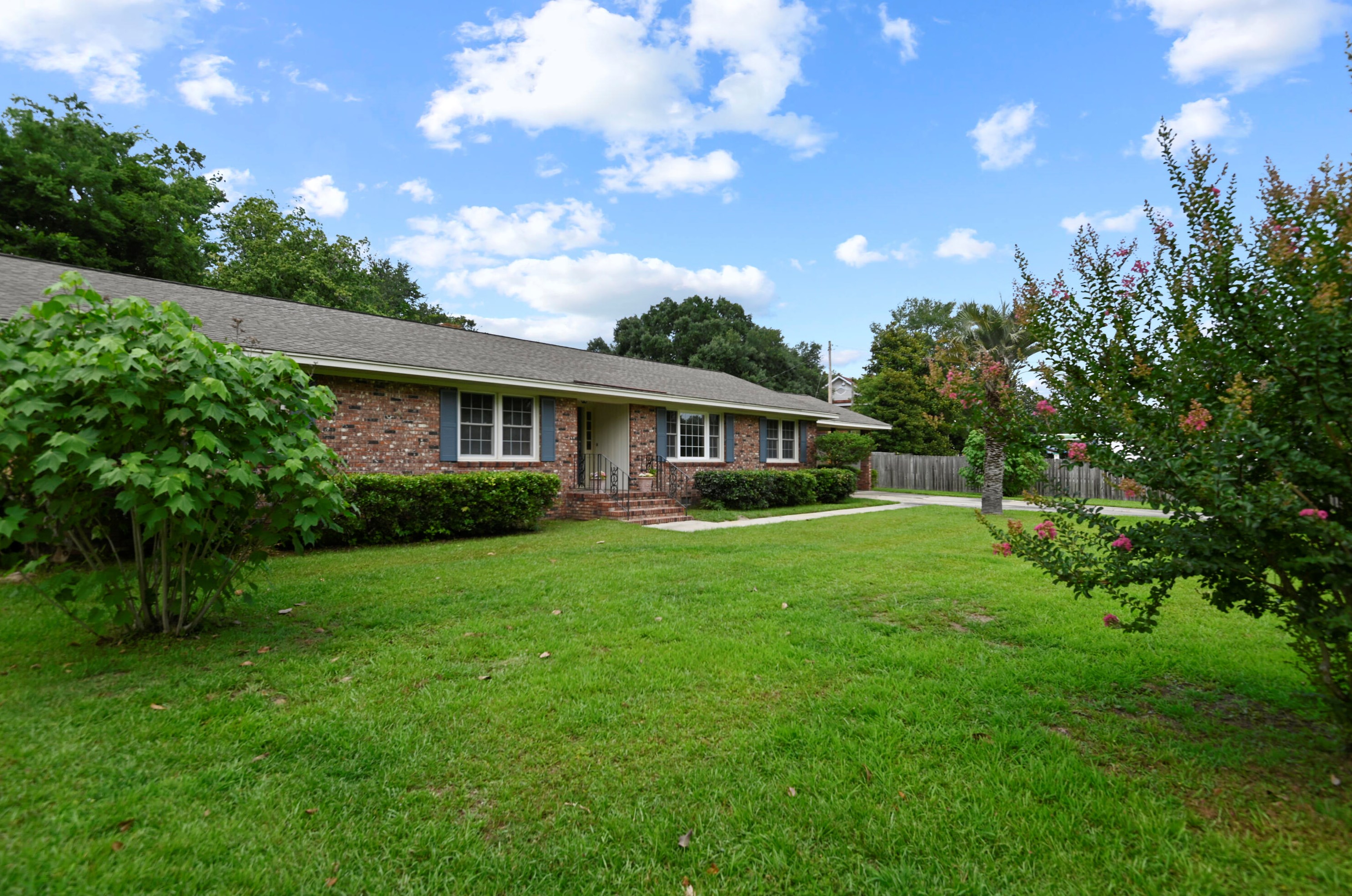 104 Murray Dr, Moncks Corner, SC 29461-2605