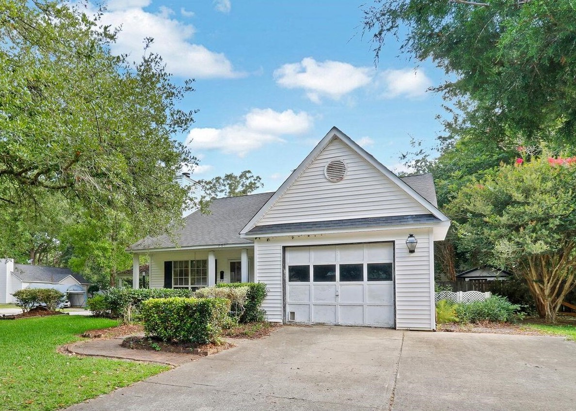 201 Regent St, Summerville, SC 29483-9718