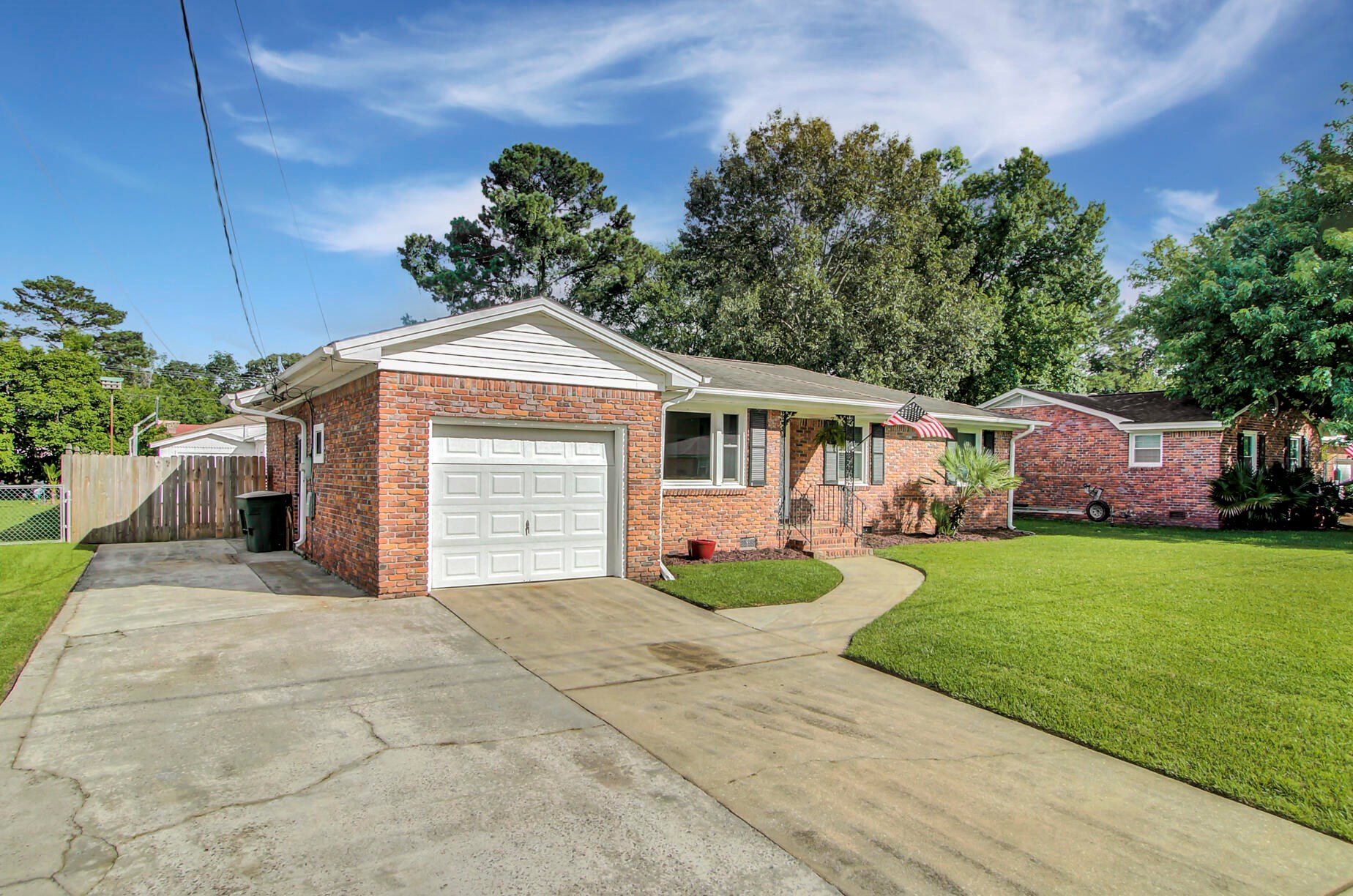 1239 Woodside Dr, Charleston, SC 29410-2330