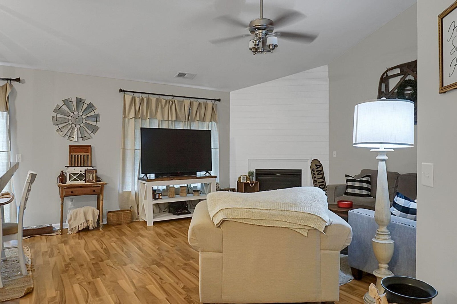226 Silk Oak Dr, Moncks Corner SC  29461-5030 exterior