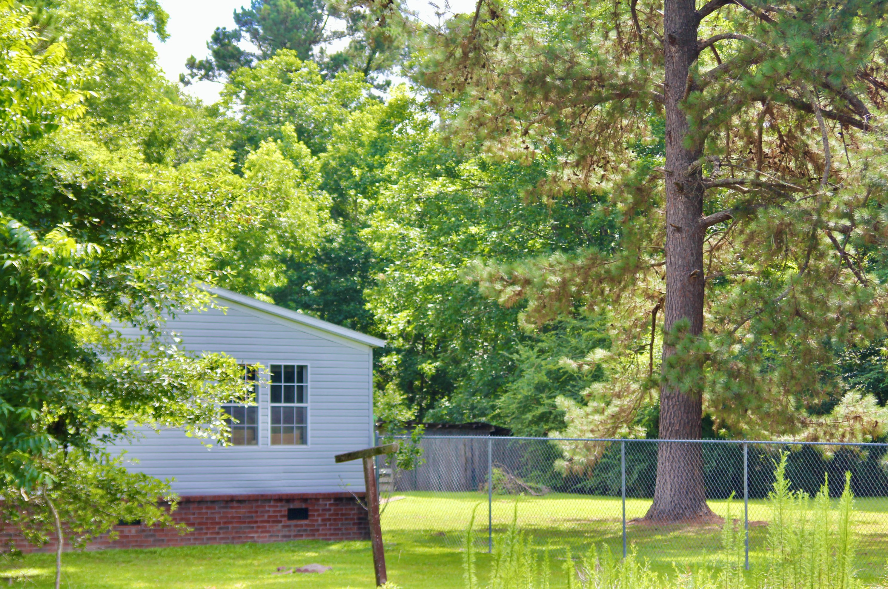 135 Victoria Dr, Harleyville, SC 29448