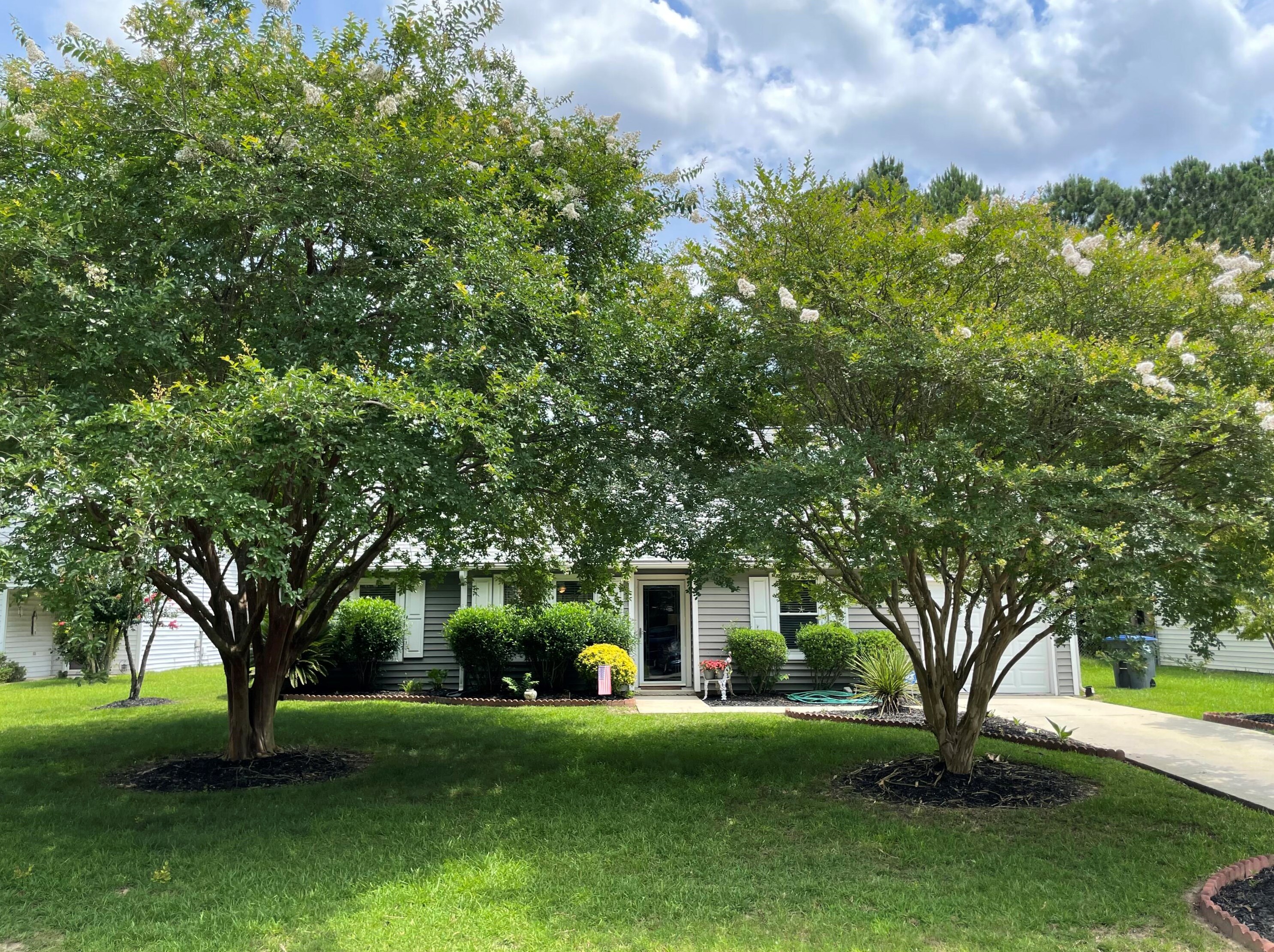 209 Apache Dr, Summerville, SC 29483-9233