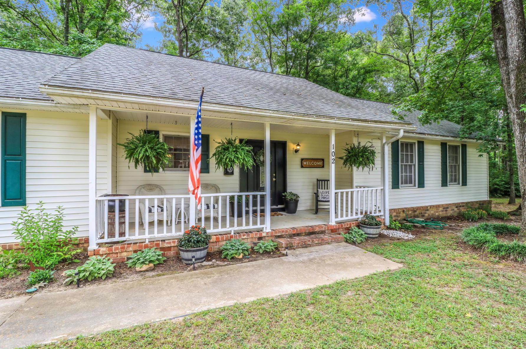 102 Paris Ln, Summerville, SC 29483-9737