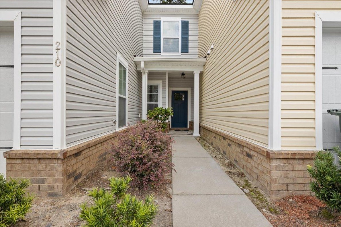 210 Lamplighter Ln S, Summerville, SC 29486