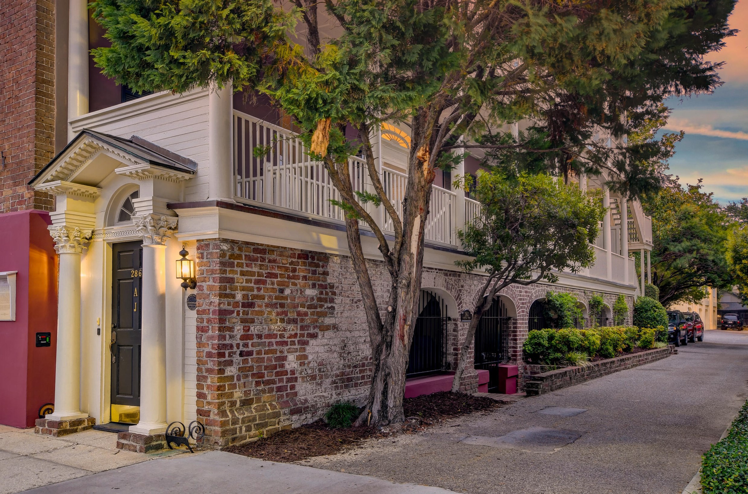 286 Meeting St, Charleston SC  29401-1506 exterior