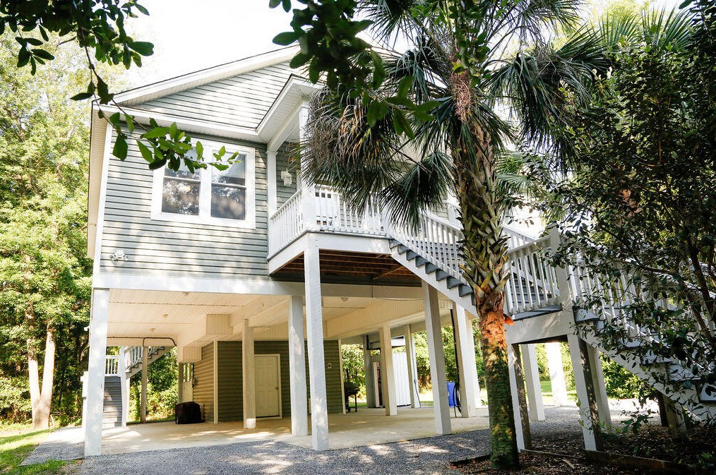 899 Claussen House Dr, Edisto, SC 29438