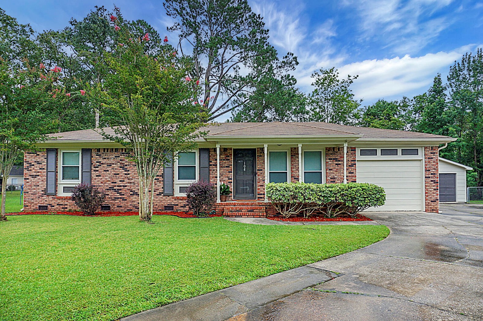 108 Colonial Dr, Charleston, SC 29445-2928