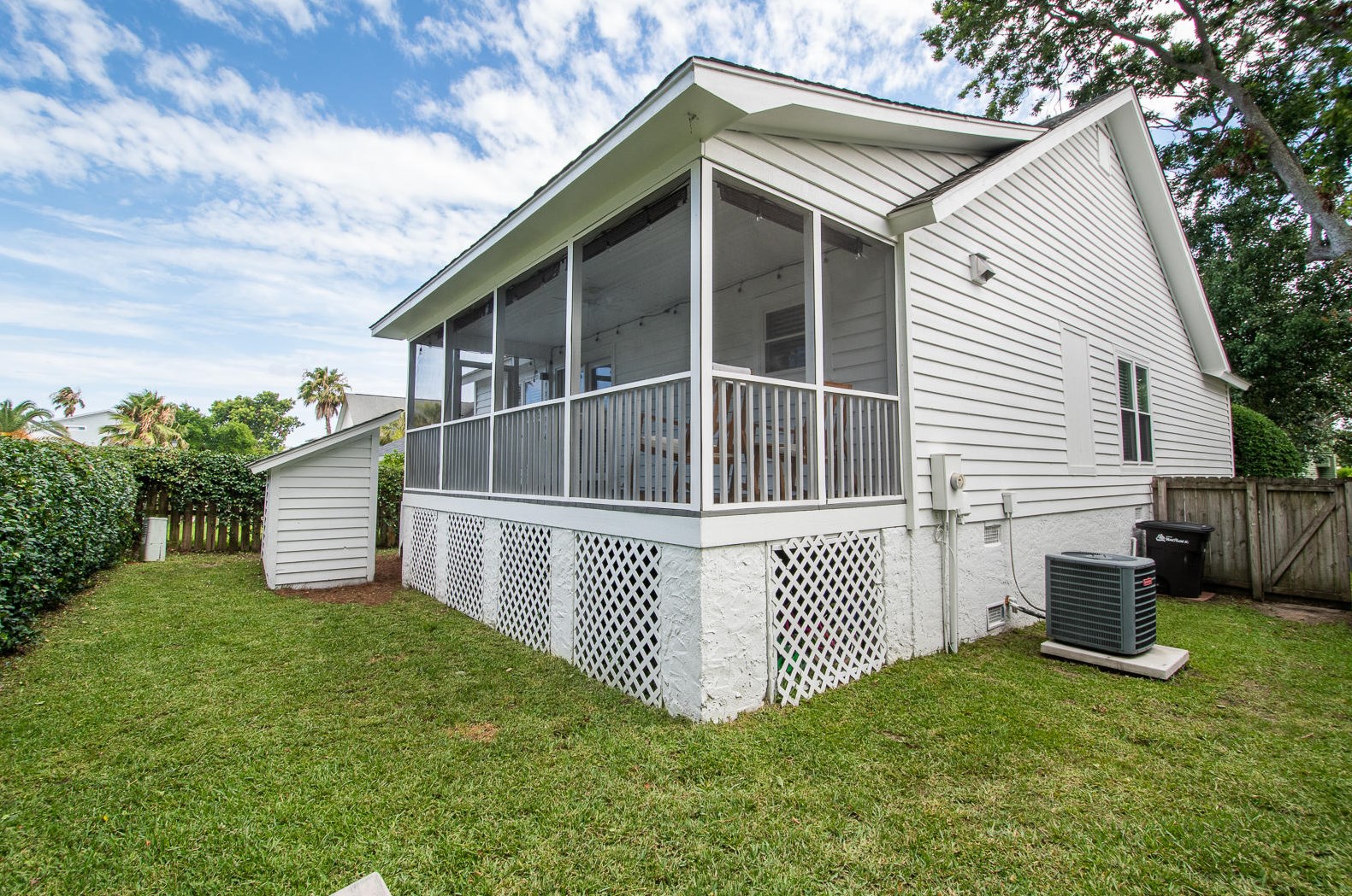 1528 Barquentine Dr, Mount Pleasant SC  29464-4928 exterior