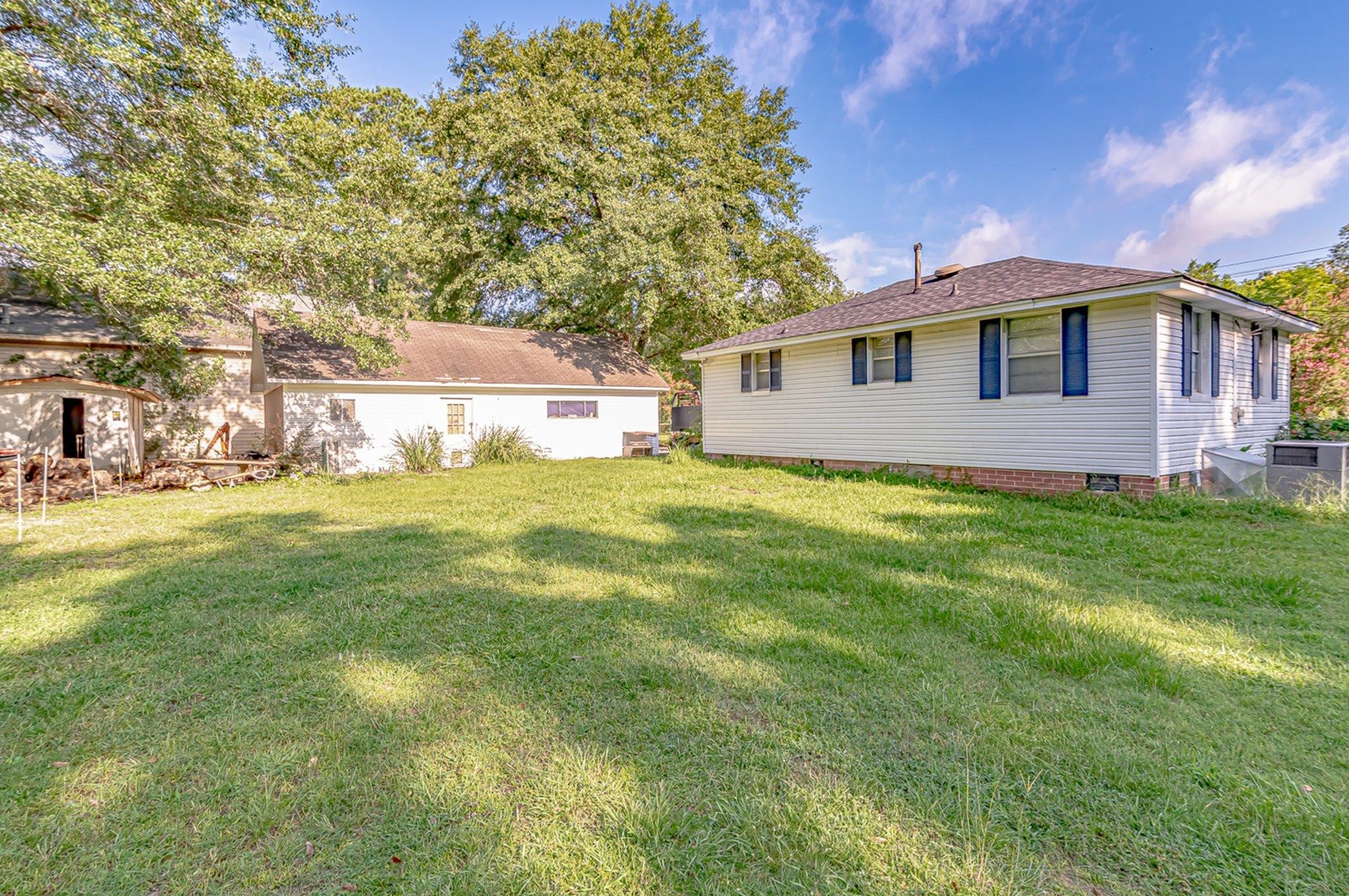 281 Embassy Dr, Summerville SC  29483-9209 exterior