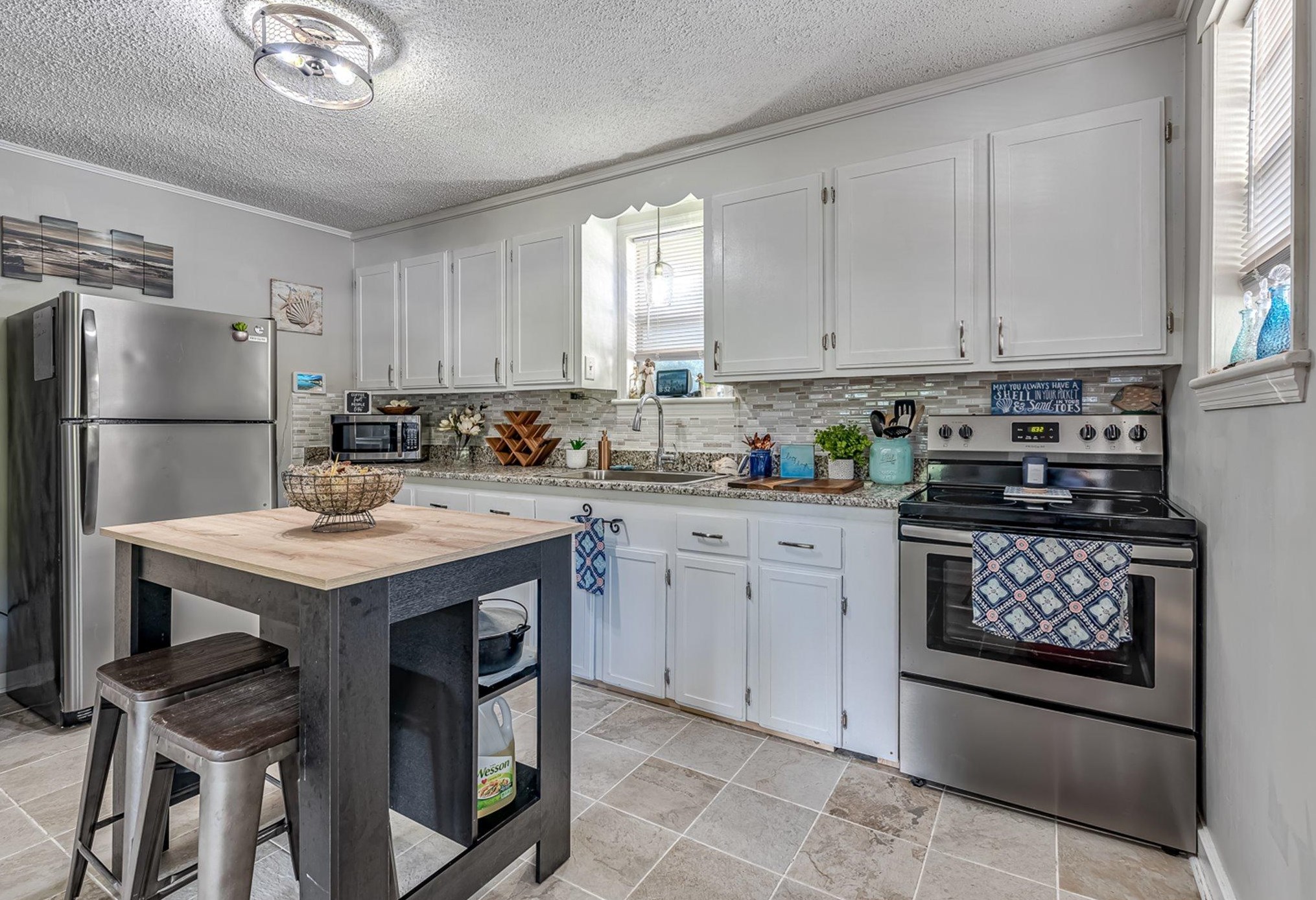 281 Embassy Dr, Summerville SC  29483-9209 exterior