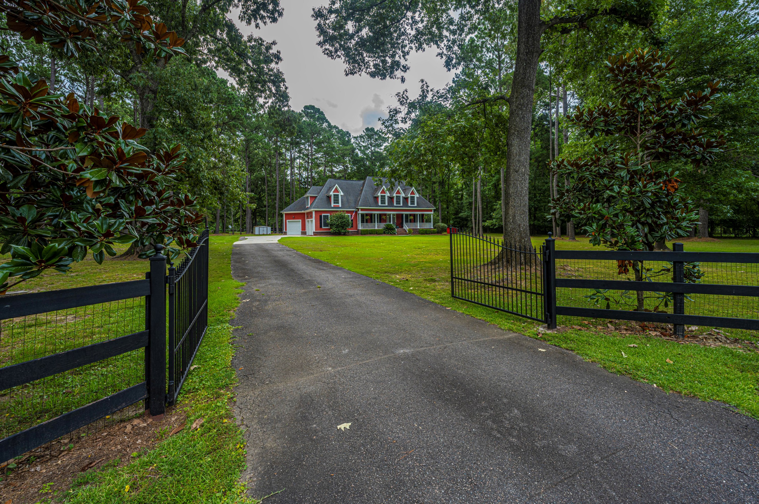 530 Summerset Ln, Summerville, SC 29483-8378