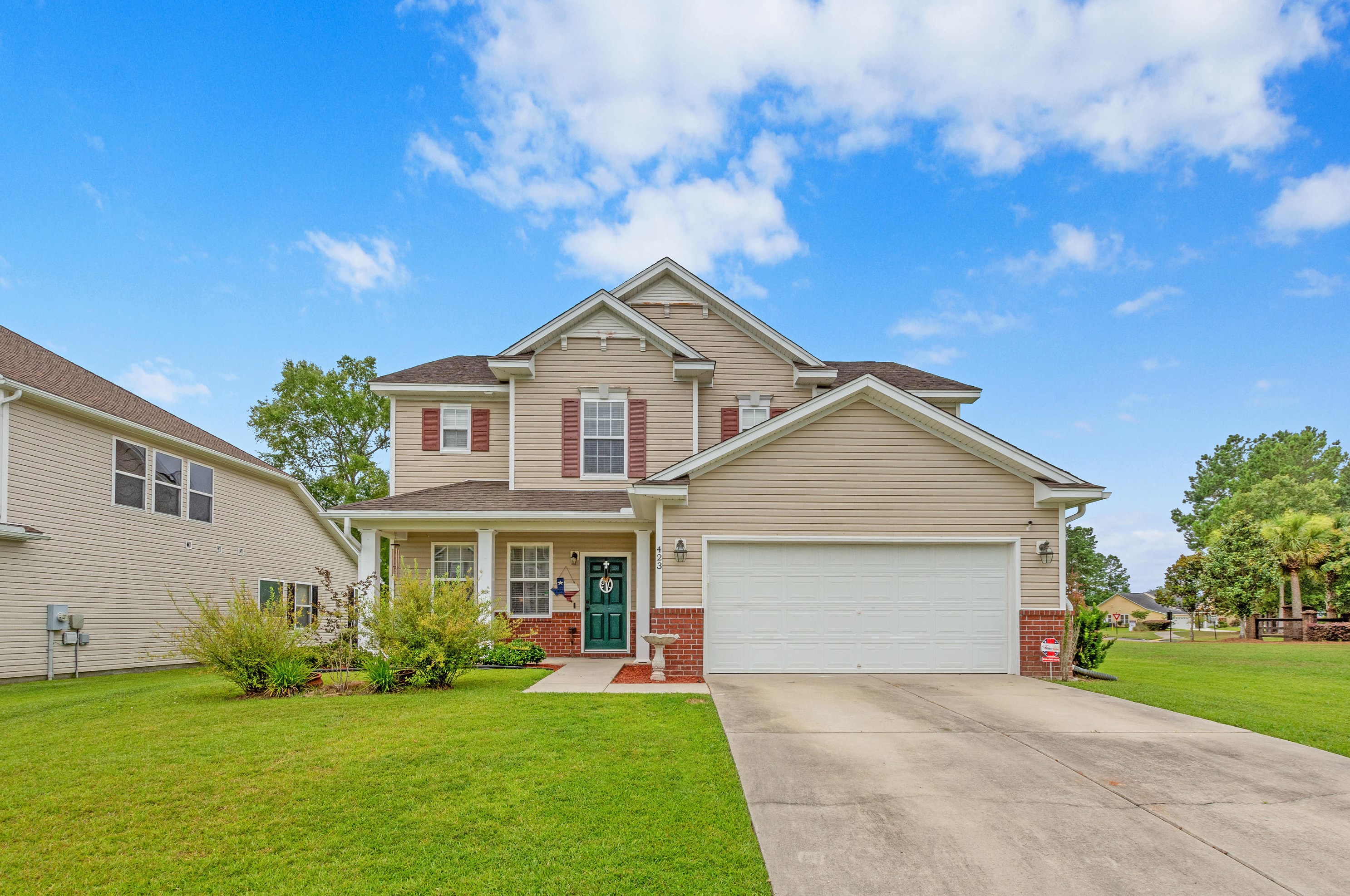 423 Glenmore Dr, Moncks Corner, SC 29461-8855