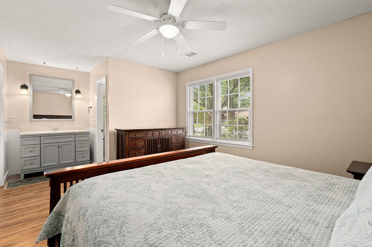 806 Beauregard Rd, Summerville SC  29483-1904 exterior