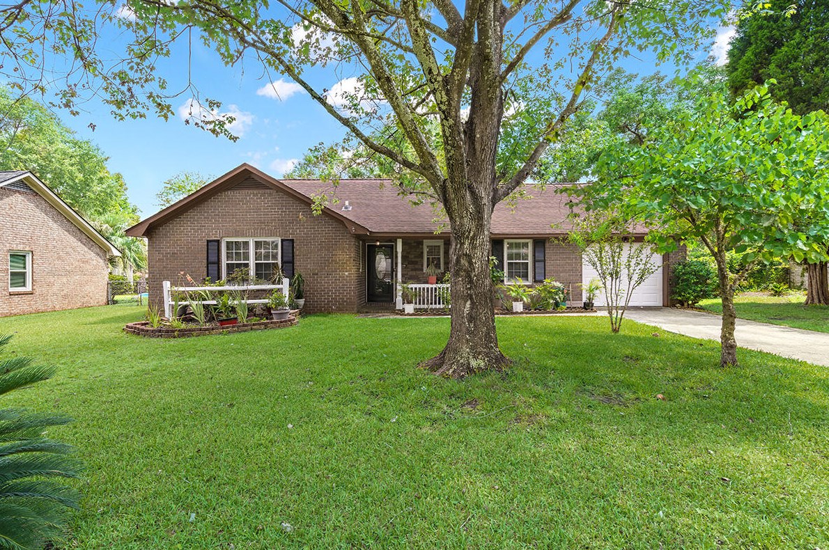 806 Beauregard Rd, Summerville SC  29483-1904 exterior