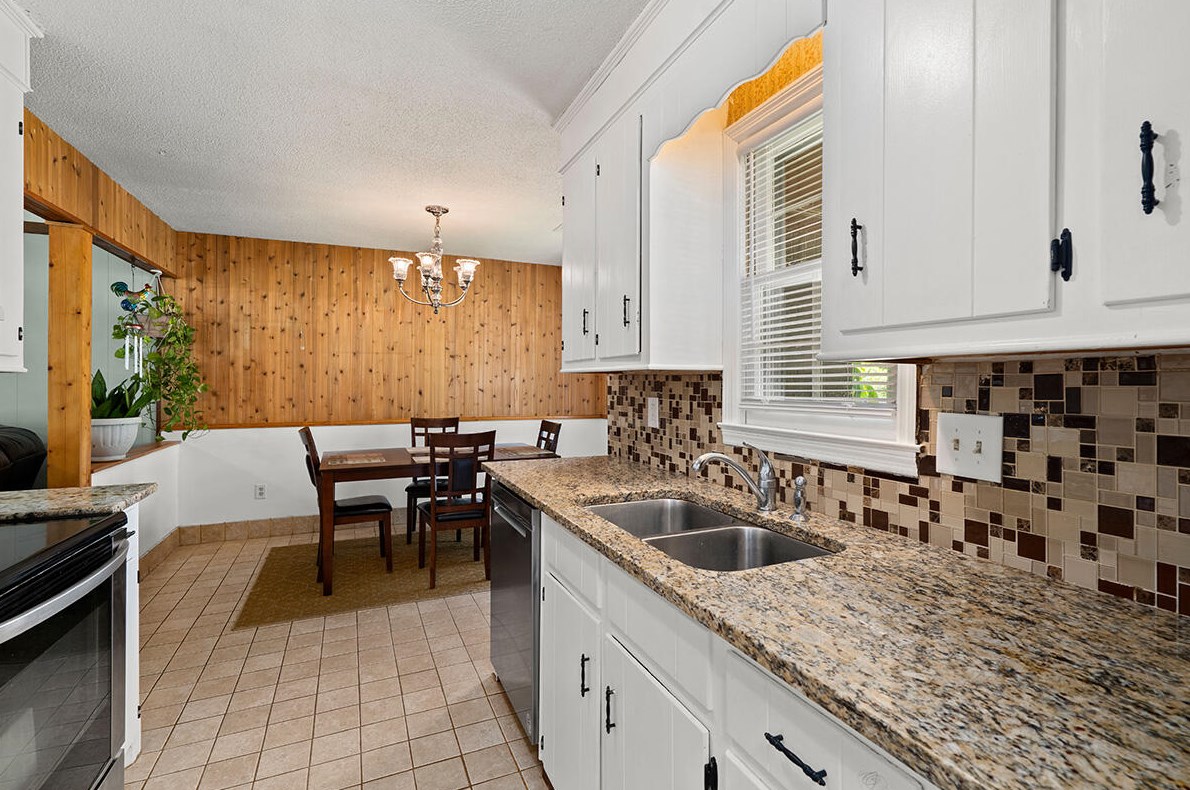806 Beauregard Rd, Summerville SC  29483-1904 exterior