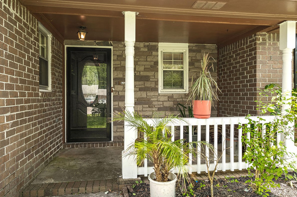 806 Beauregard Rd, Summerville SC  29483-1904 exterior