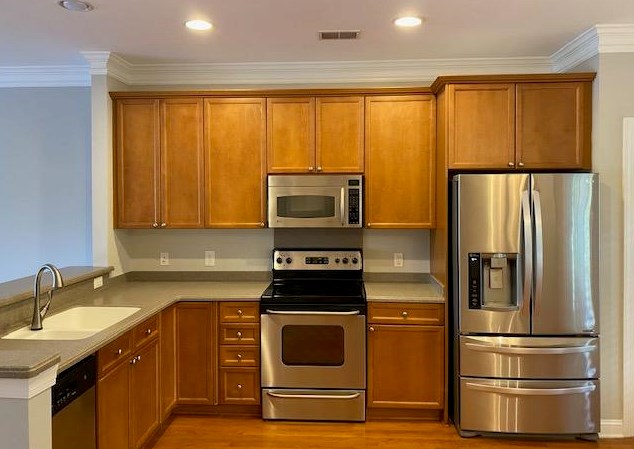 1870 Pierce St, Charleston SC  29492-8086 exterior
