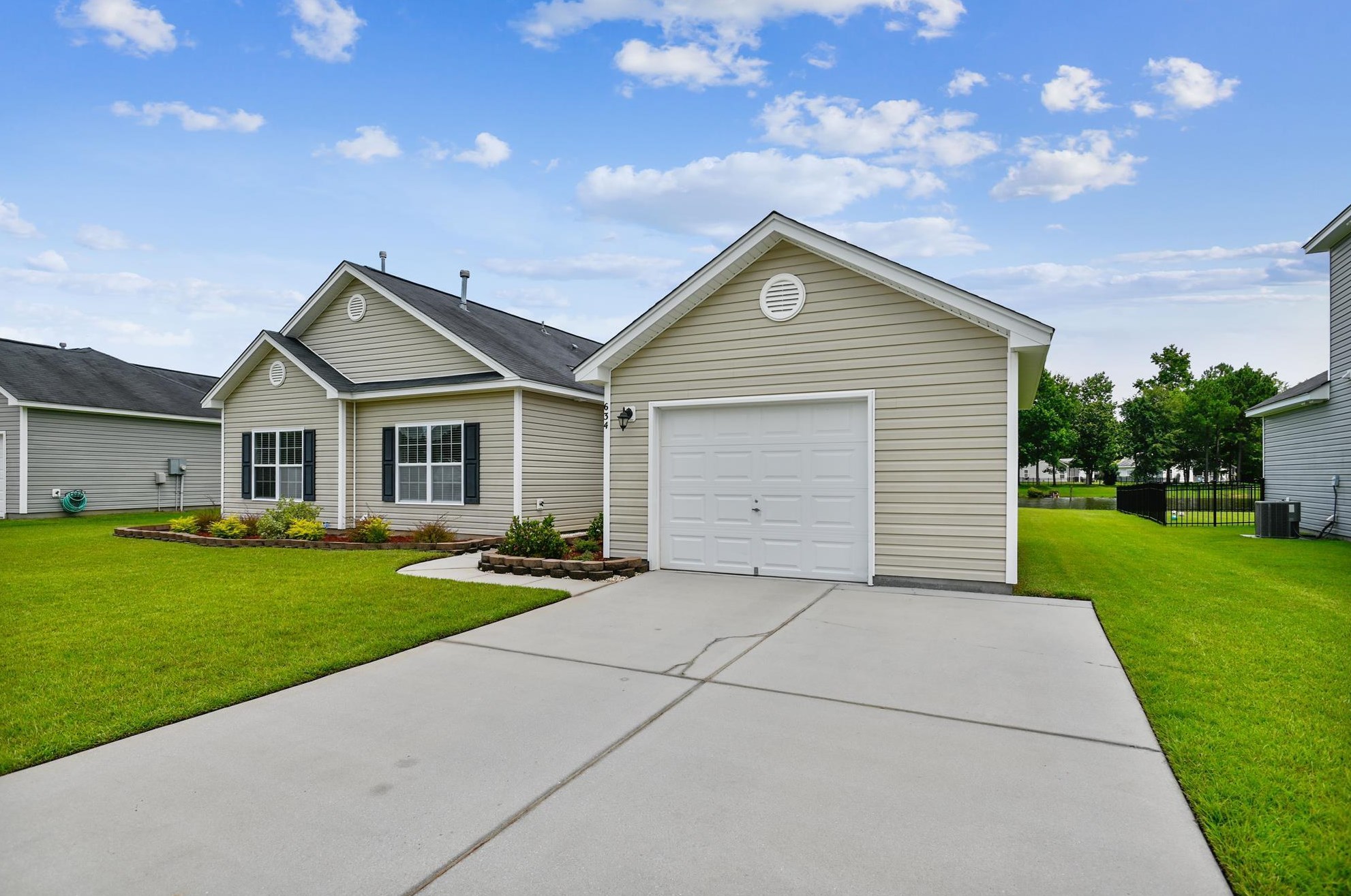 634 Savannah River Dr, Summerville, SC 29485-7931