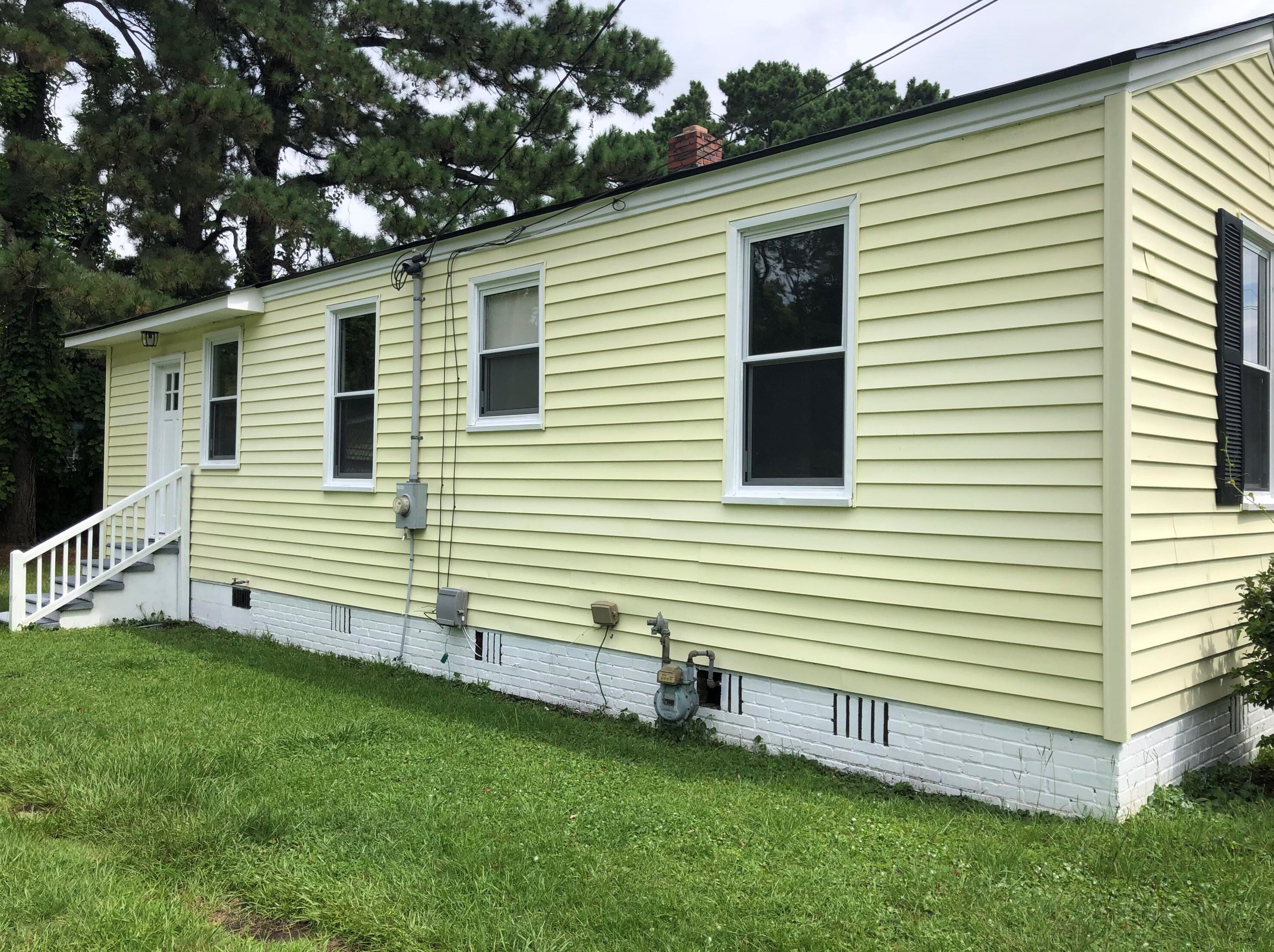 2660 Lawrence St, Charleston SC  29405-8612 exterior