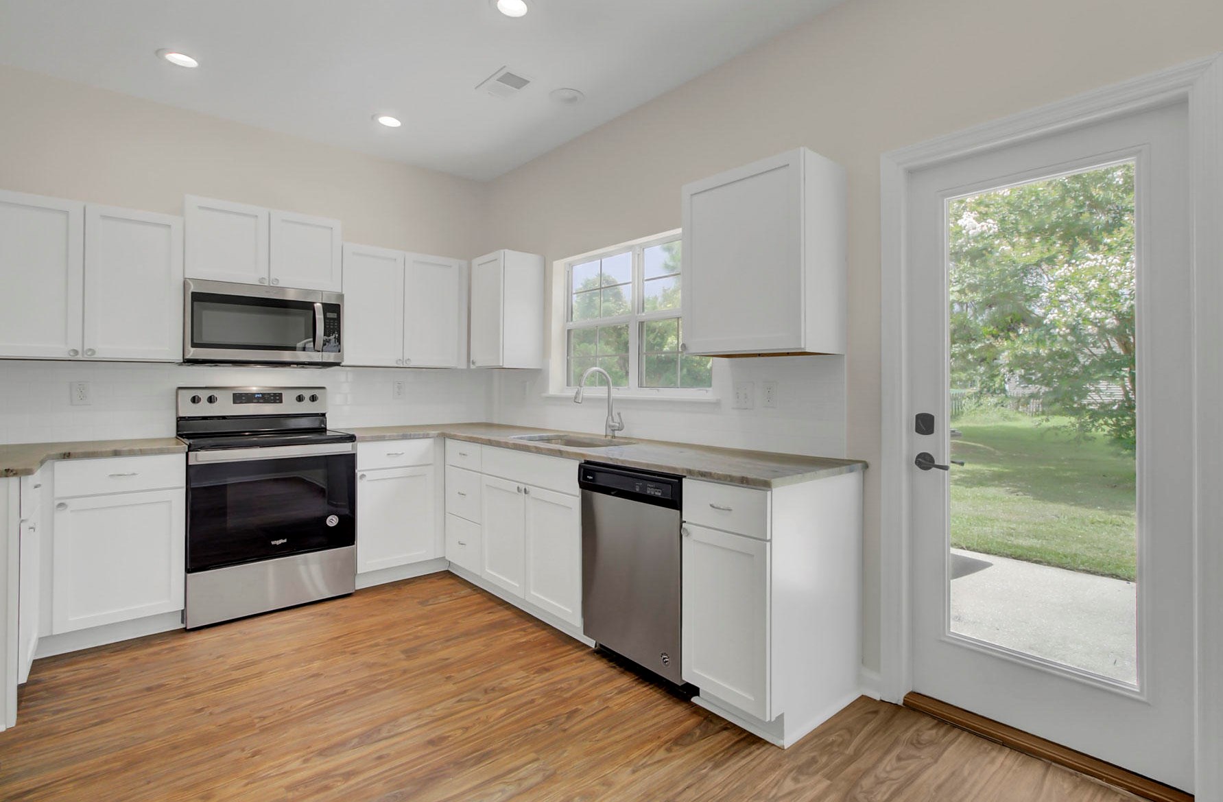 2713 Palmetto Hall Blvd, Mount Pleasant, SC 29466-8091