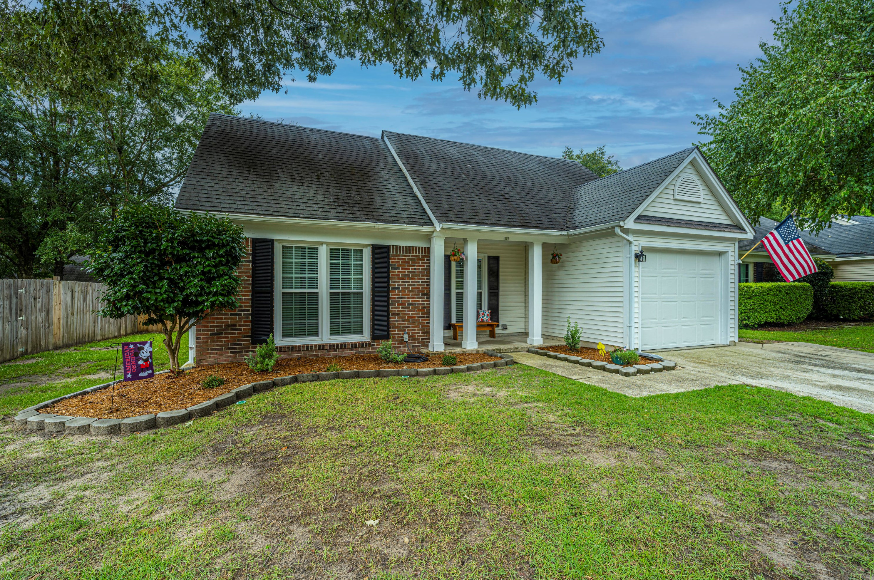 109 Shropshire St, Charleston, SC 29445-5366